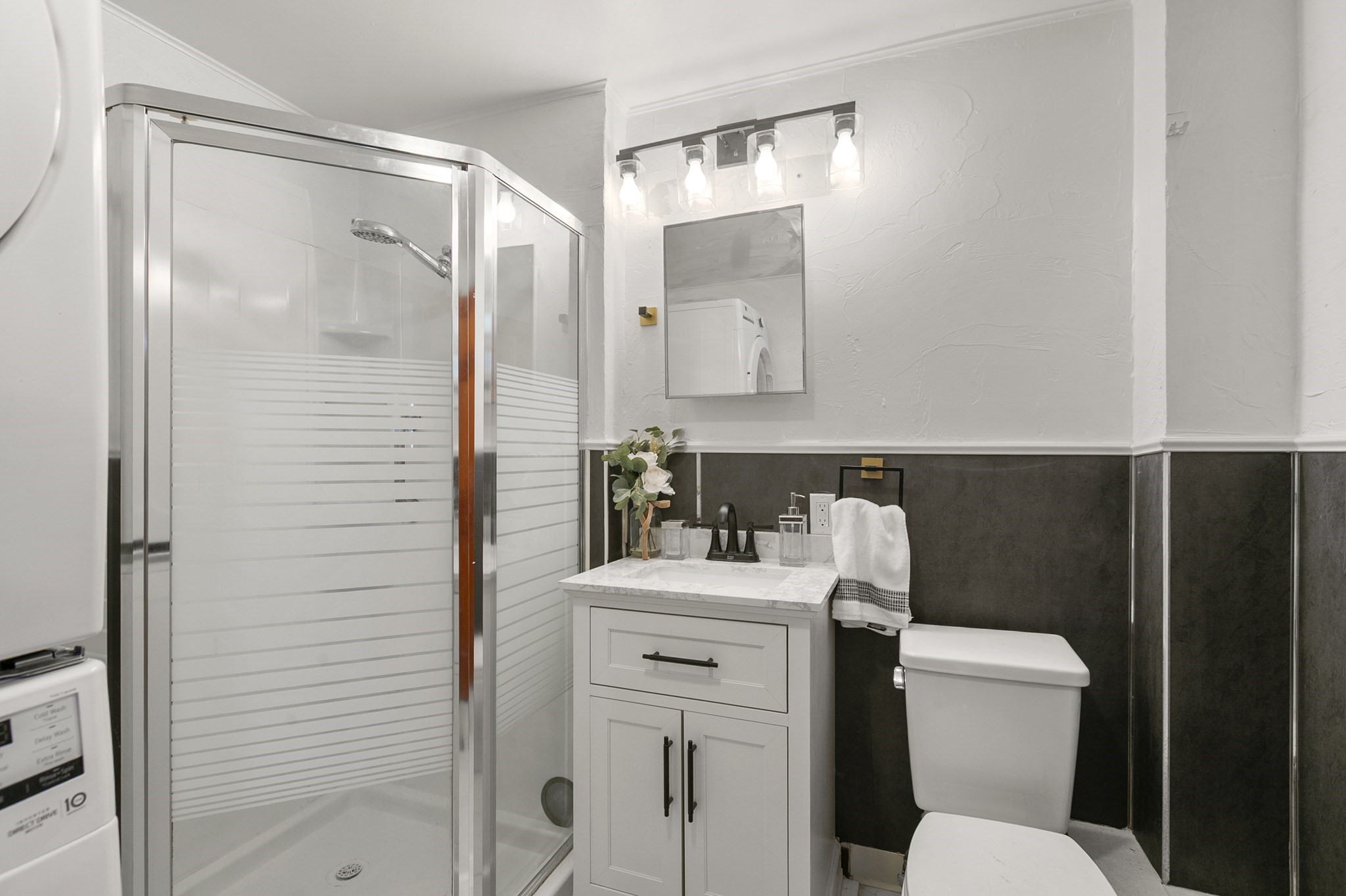 Revere, Massachusetts, 02151, United States, 5 Bedrooms Bedrooms, ,2 BathroomsBathrooms,Residential,For Sale,1914063