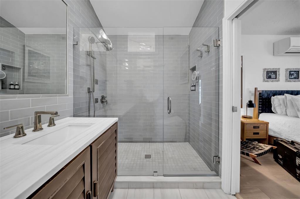 St Petersburg, Florida, 33704, United States, 2 Bedrooms Bedrooms, ,2 BathroomsBathrooms,Residential,For Sale,1897453