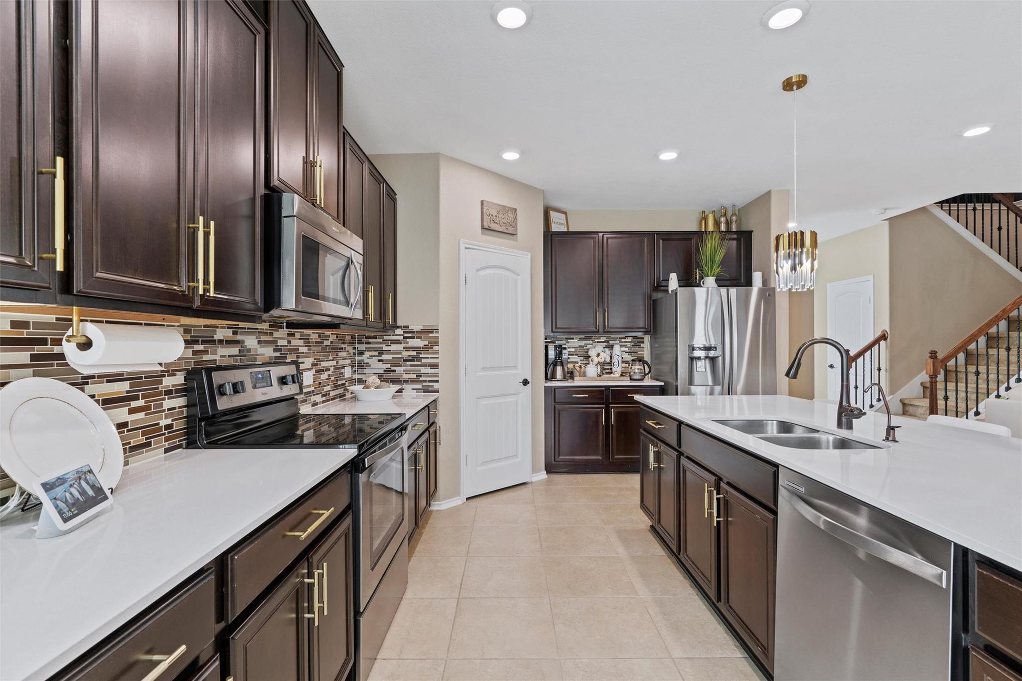 Austin, Texas, 78744, United States, 5 Bedrooms Bedrooms, ,4 BathroomsBathrooms,Residential,For Sale,1975896