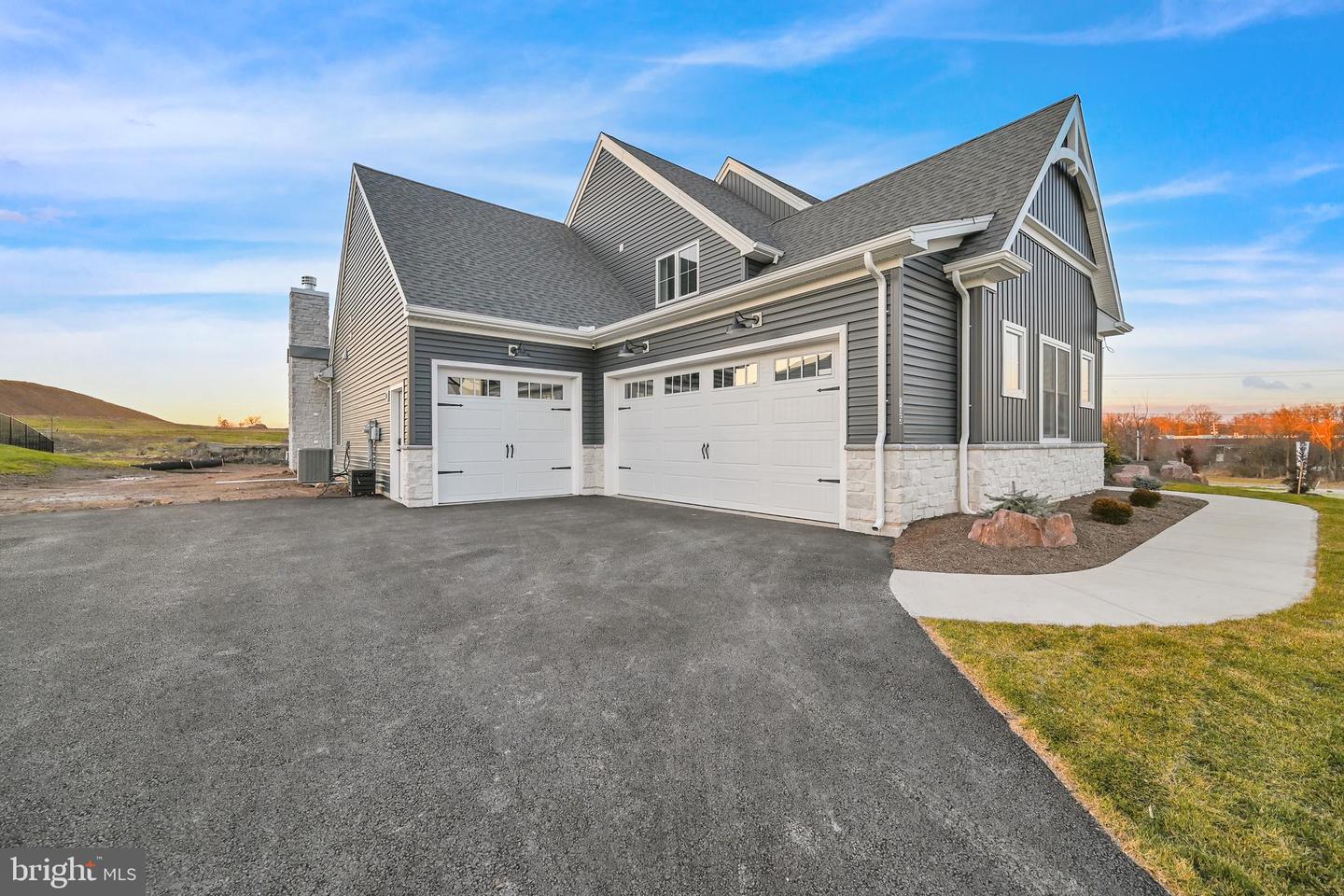 705 Oxford Drive Unit 39, York, Pennsylvania, 17406, United States, 4 Bedrooms Bedrooms, ,5 BathroomsBathrooms,Residential,For Sale,705 Oxford Drive Unit 39,1628330