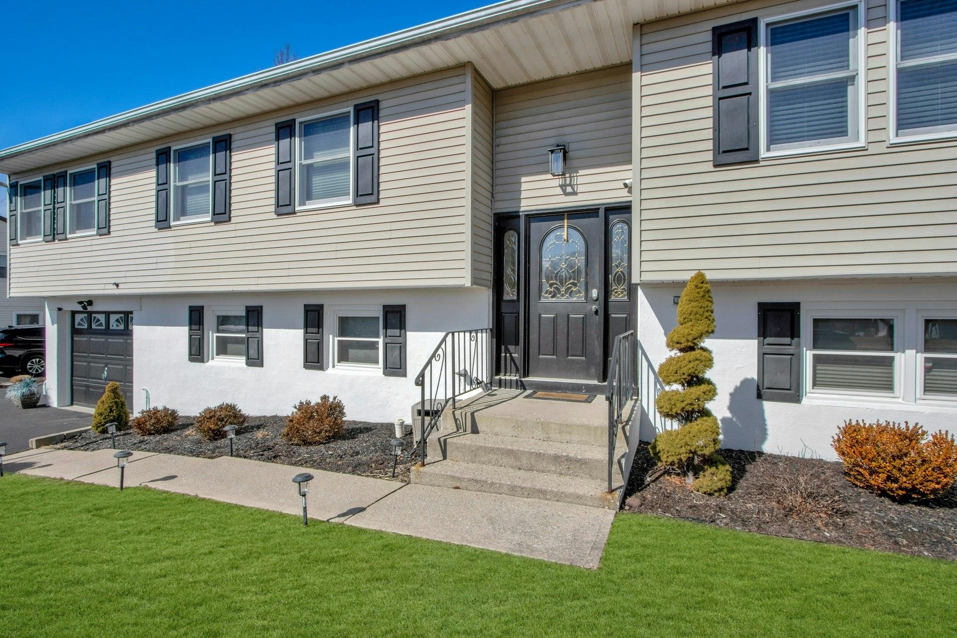 Washingtonville, New York, 10992, United States, 4 Bedrooms Bedrooms, ,2 BathroomsBathrooms,Residential,For Sale,1888612