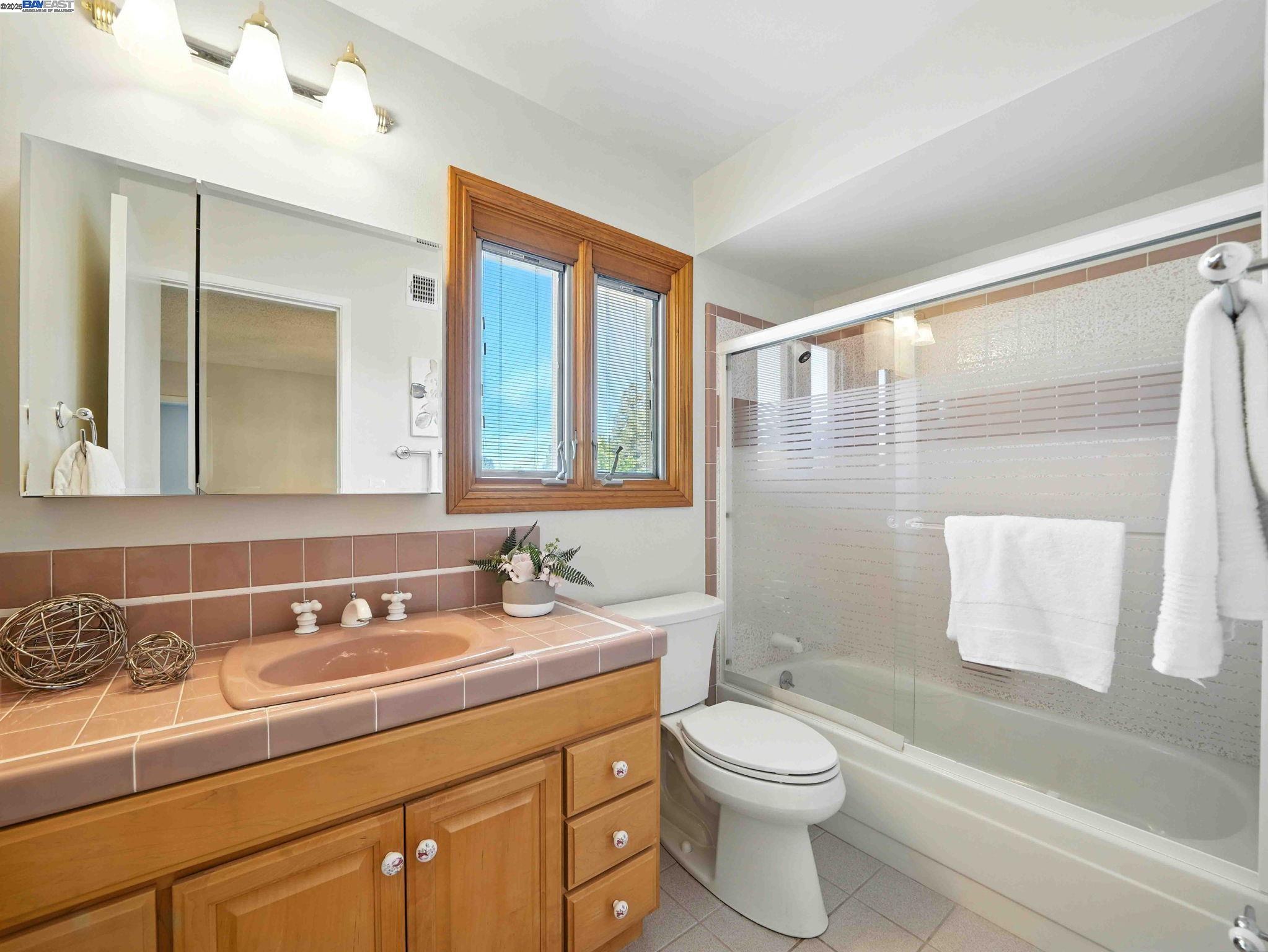 Livermore, California, 94550, United States, 4 Bedrooms Bedrooms, ,2 BathroomsBathrooms,Residential,For Sale,1901124