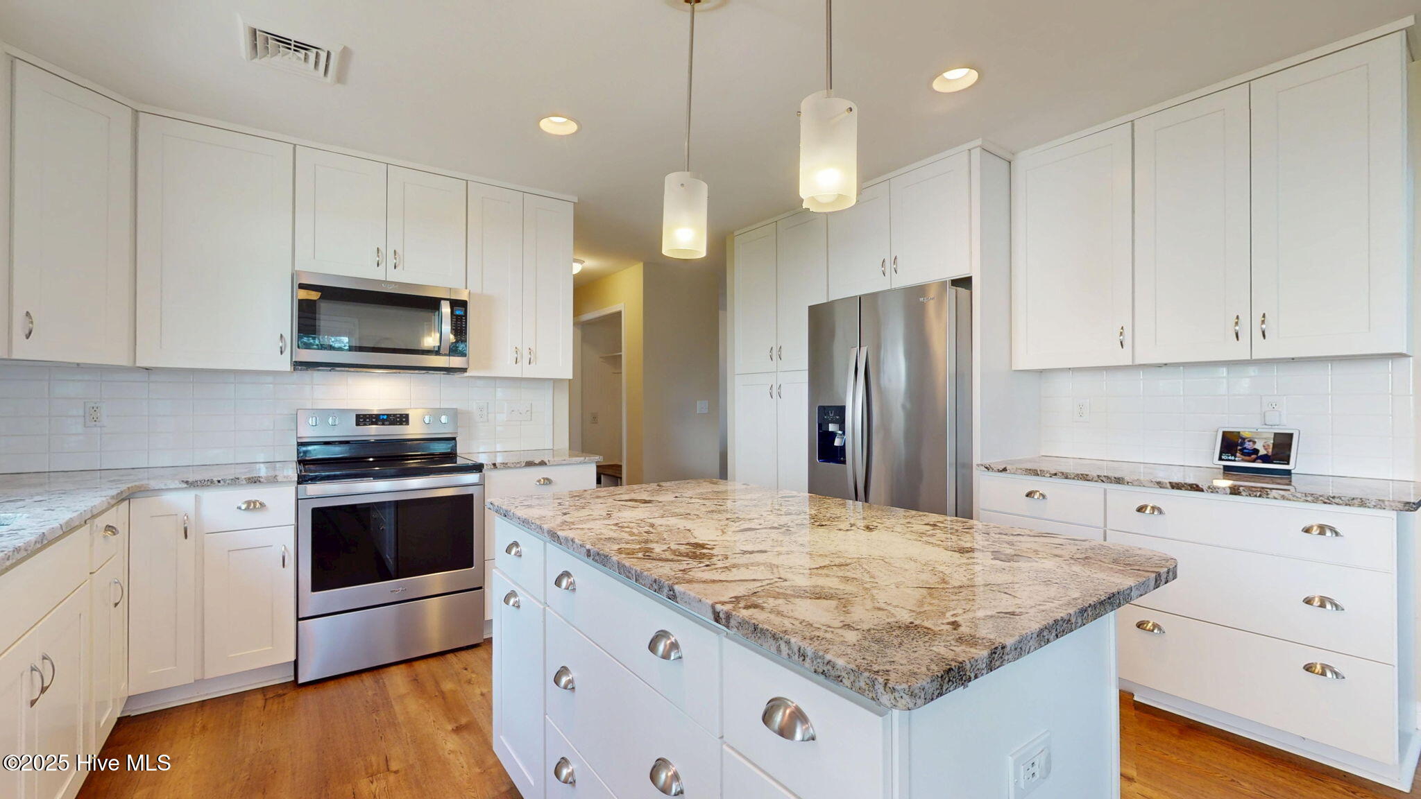 New Bern, North Carolina, 28560, United States, 3 Bedrooms Bedrooms, ,4 BathroomsBathrooms,Residential,For Sale,1874944