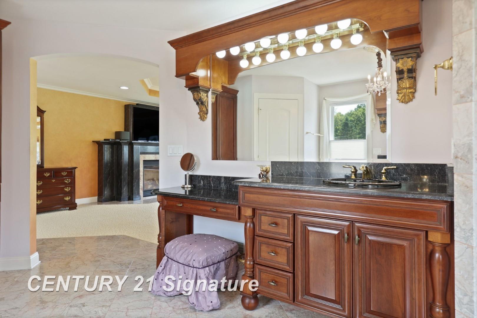 Saginaw, Michigan, 48609, United States, 4 Bedrooms Bedrooms, ,7 BathroomsBathrooms,Residential,For Sale,1980528