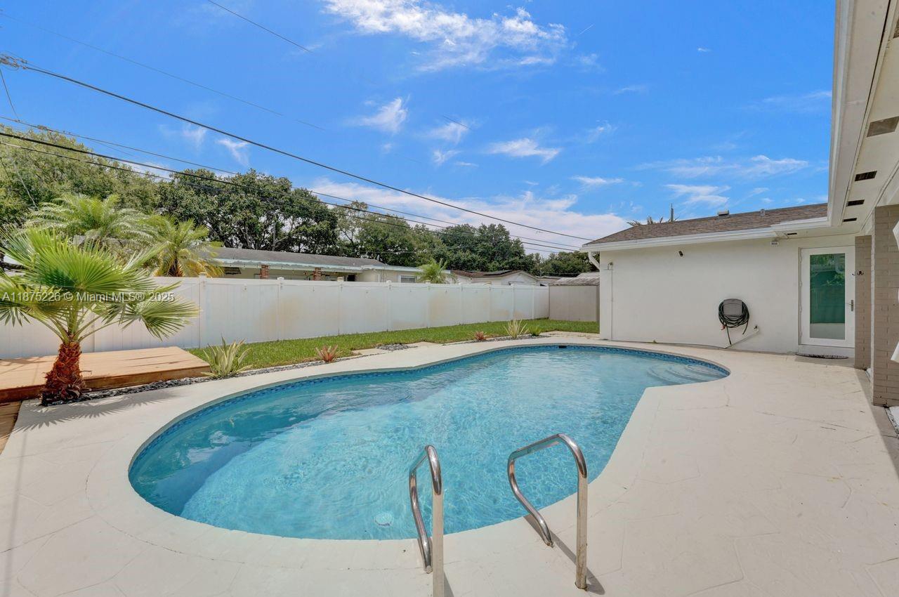Cooper City, Florida, 33328, United States, 5 Bedrooms Bedrooms, ,3 BathroomsBathrooms,Residential,For Sale,1942124