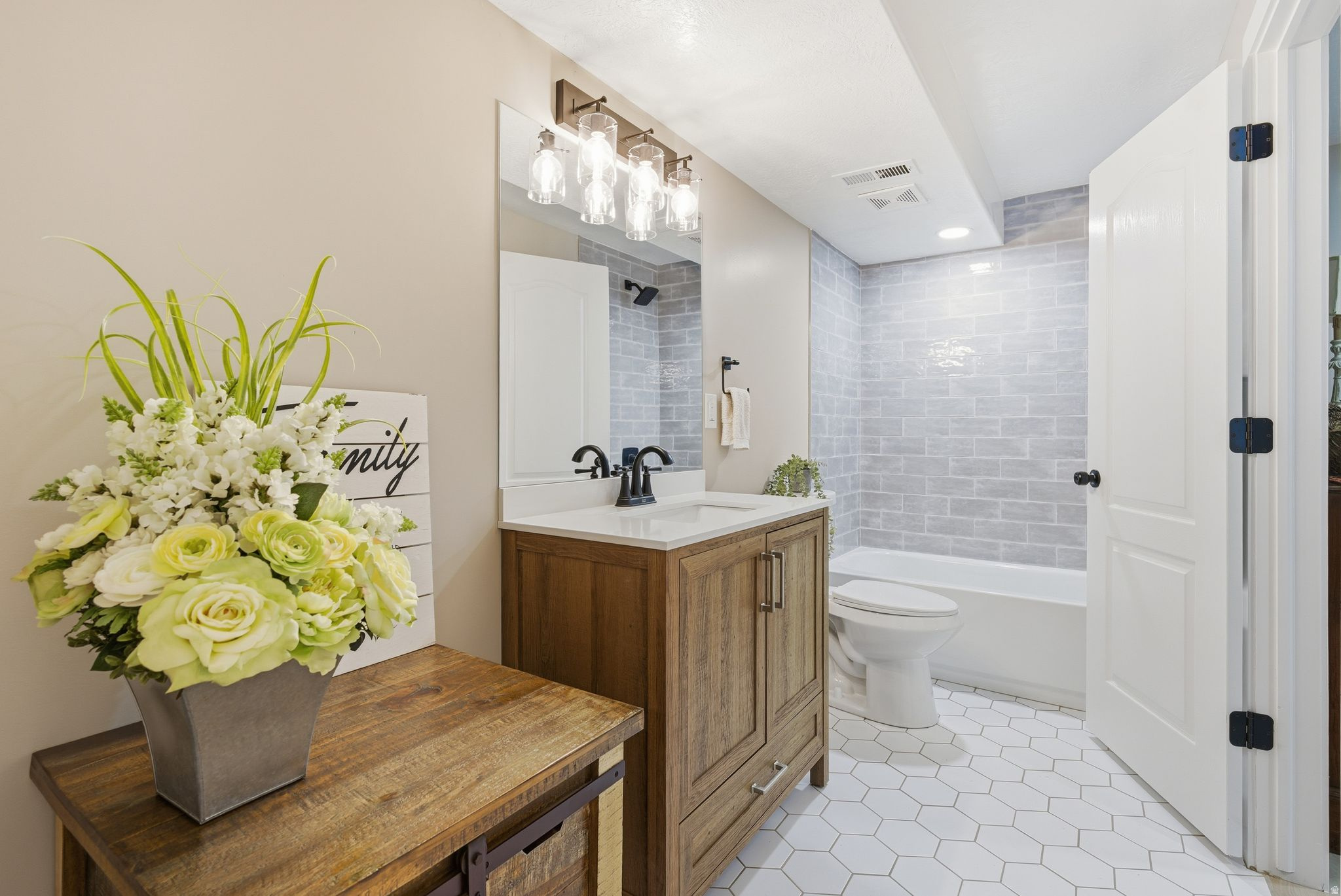 Draper, Utah, 84020, United States, 5 Bedrooms Bedrooms, ,4 BathroomsBathrooms,Residential,For Sale,2000727