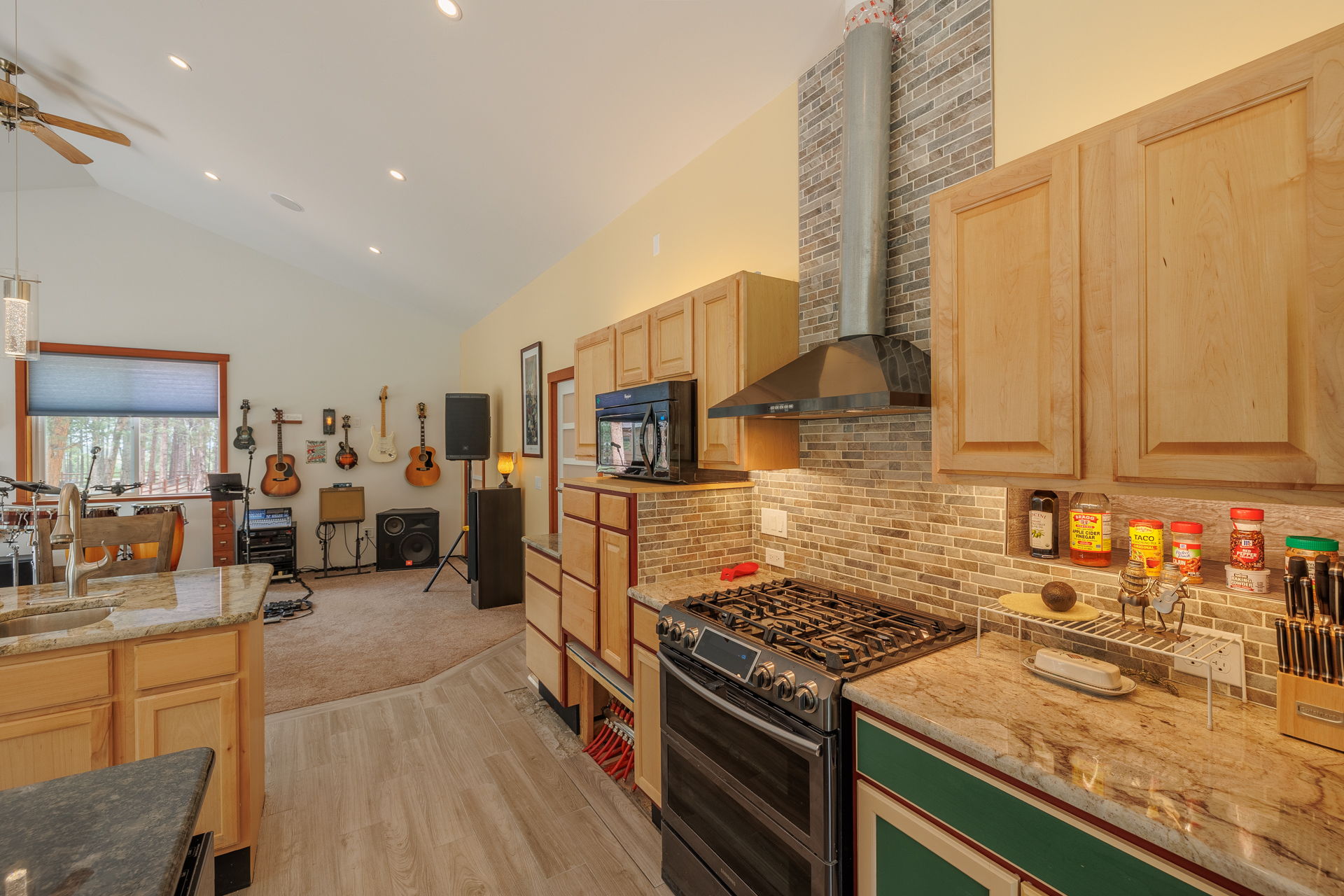 Woodland Park, Colorado, 80863, United States, 1 Bedroom Bedrooms, ,2 BathroomsBathrooms,Residential,For Sale,1896671
