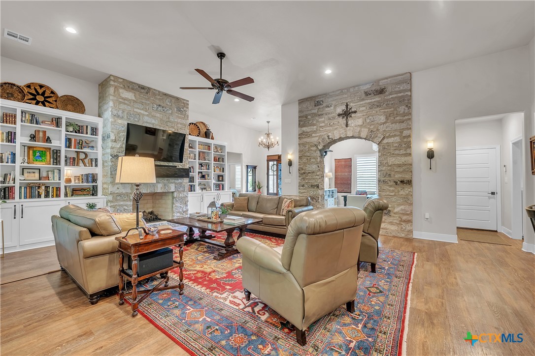 Salado, Texas, 76571, United States, 4 Bedrooms Bedrooms, ,3 BathroomsBathrooms,Residential,For Sale,1895427