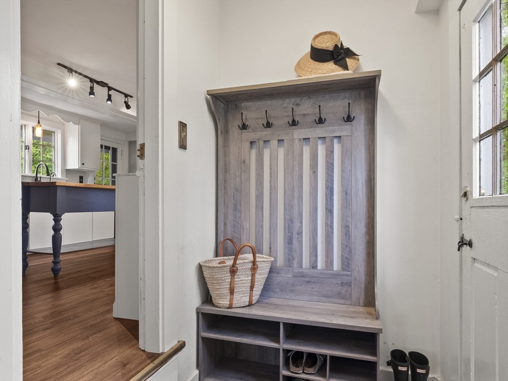 Carlisle, Massachusetts, 01741, United States, 3 Bedrooms Bedrooms, ,4 BathroomsBathrooms,Residential,For Sale,1804776