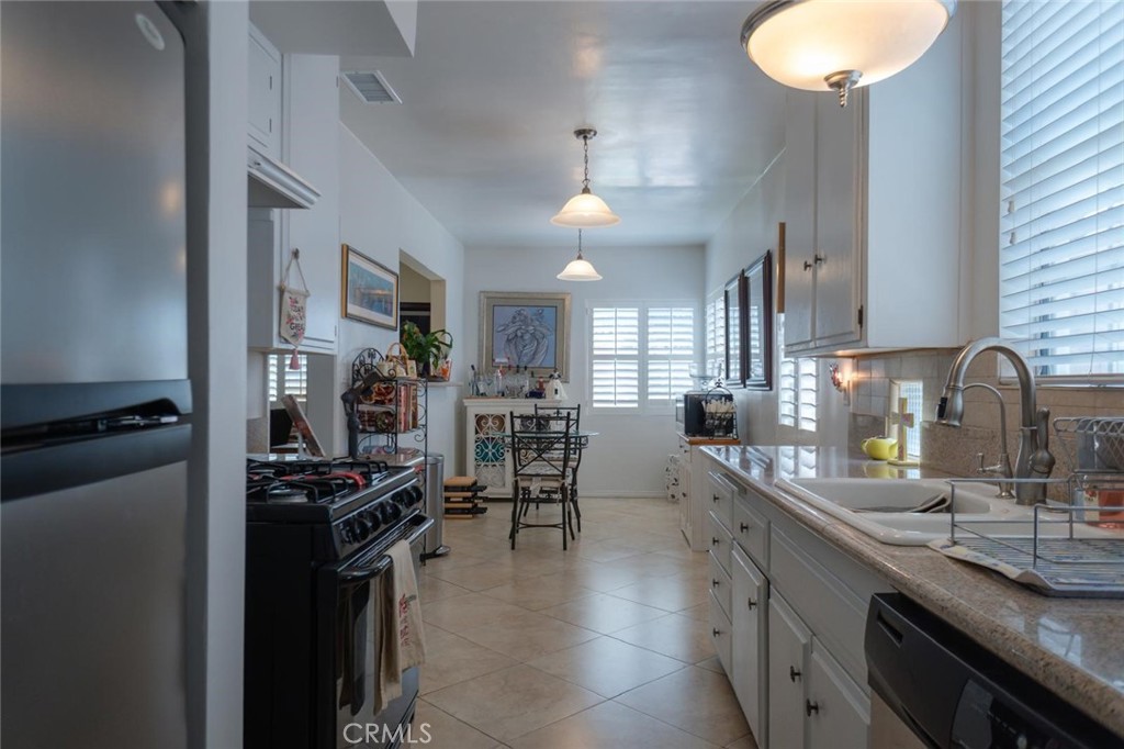 Los Angeles, California, 90008, United States, 3 Bedrooms Bedrooms, ,3 BathroomsBathrooms,Residential,For Sale,2006146