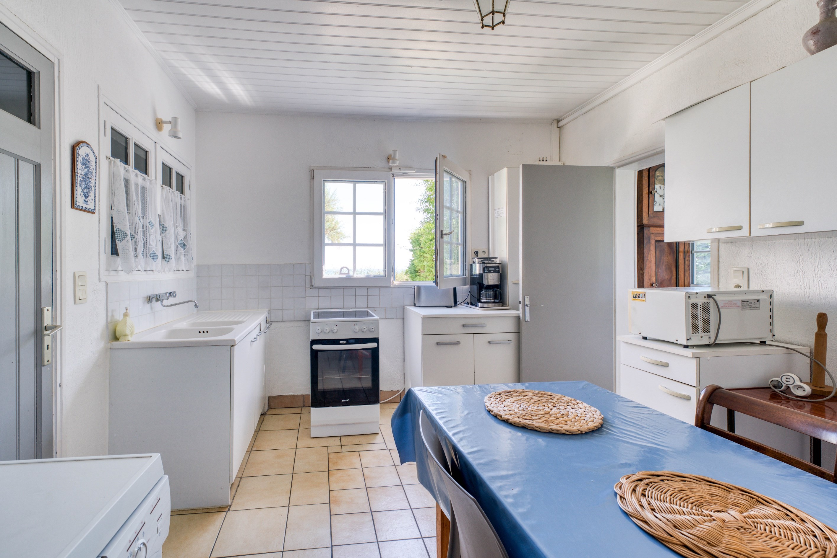  Charming House  Facing the Sea and Marina of Saint Denis d
