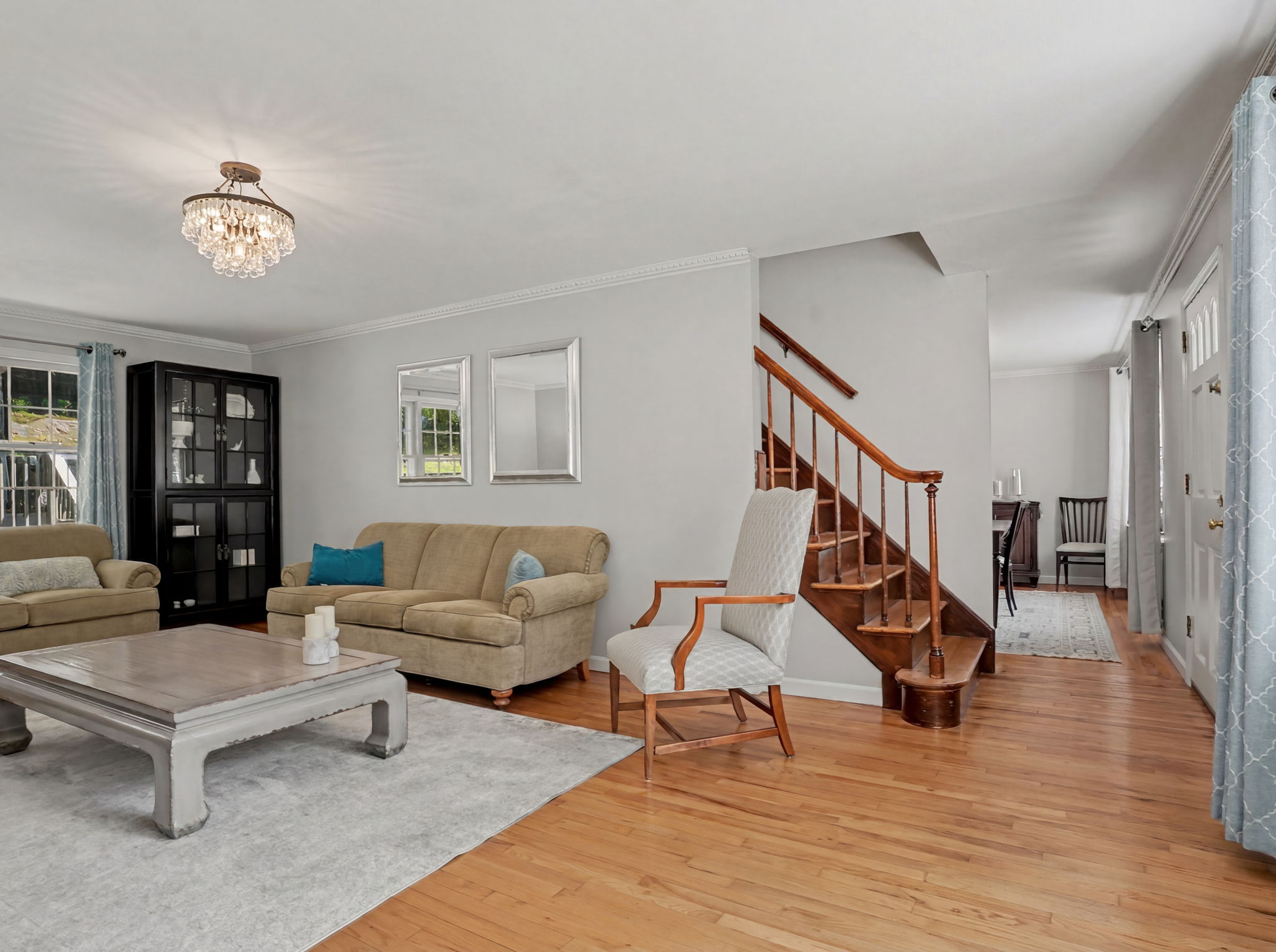 Hilltop Lake Hills Oasis with Renovated Chef