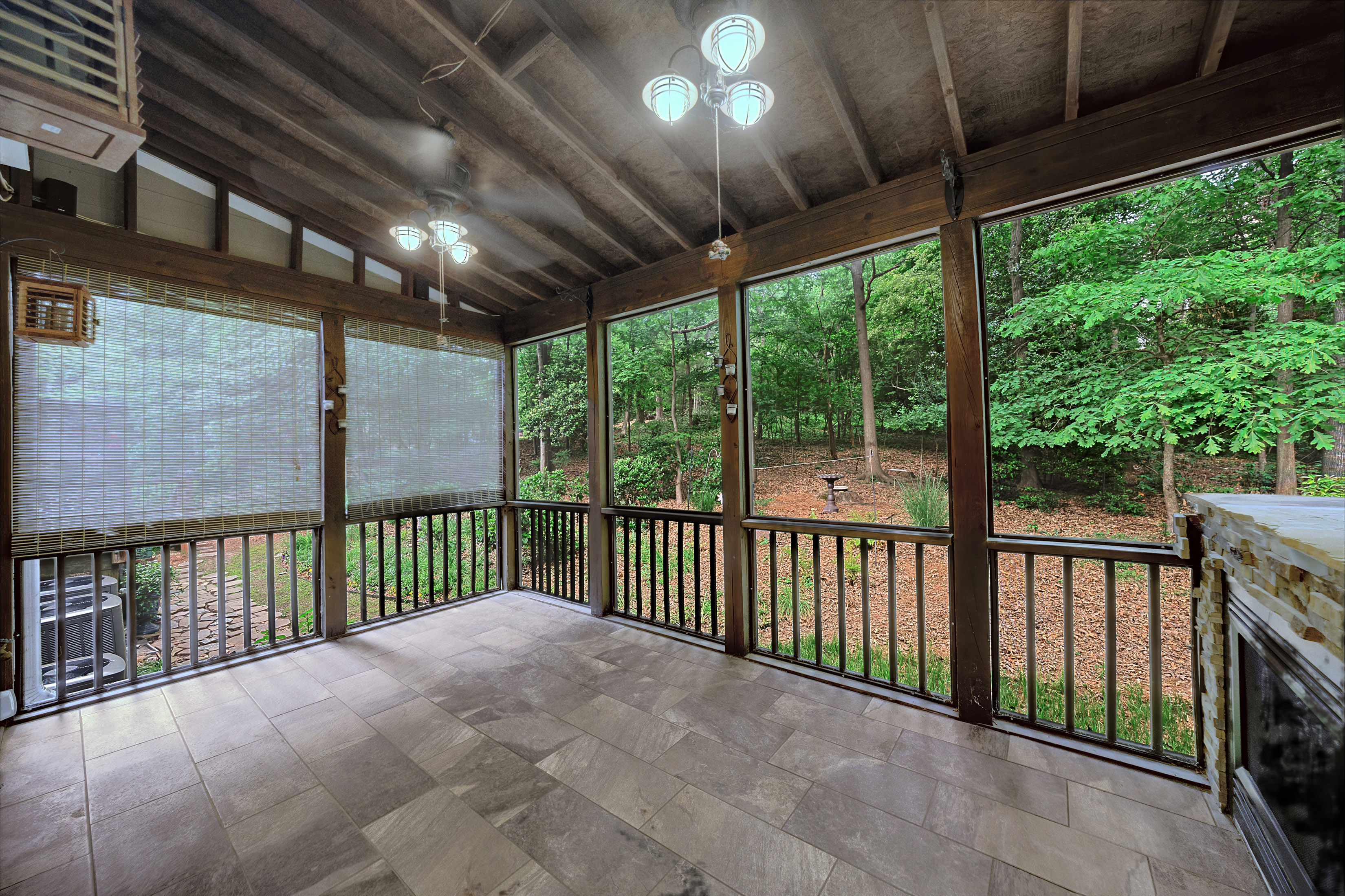  Sandy Springs Townhome Lives Like a Single Family Residence - 物件實景