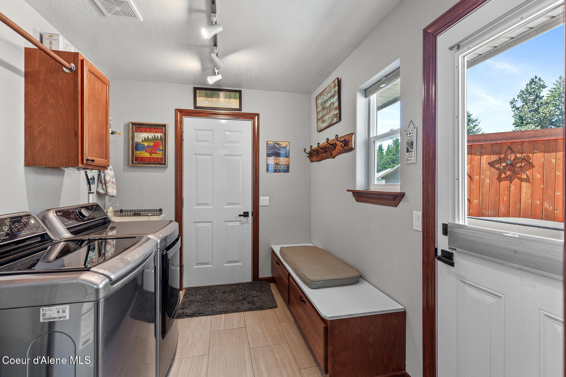 Coeur d'Alene, Idaho, 83814, United States, 3 Bedrooms Bedrooms, ,2 BathroomsBathrooms,Residential,For Sale,1895334