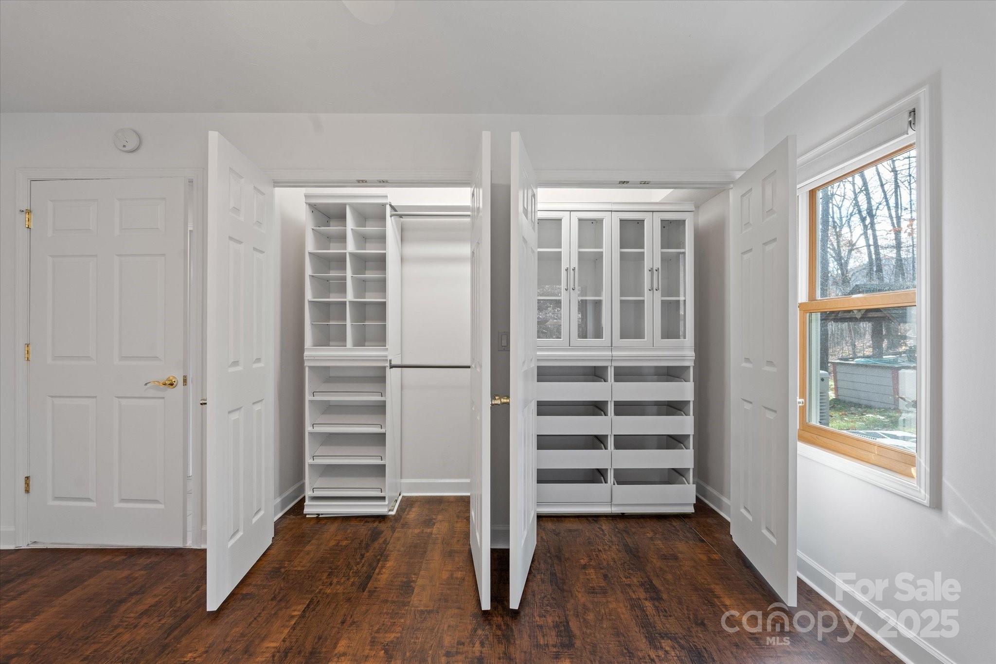 Waynesville, North Carolina, 28786, United States, 3 Bedrooms Bedrooms, ,3 BathroomsBathrooms,Residential,For Sale,1992184