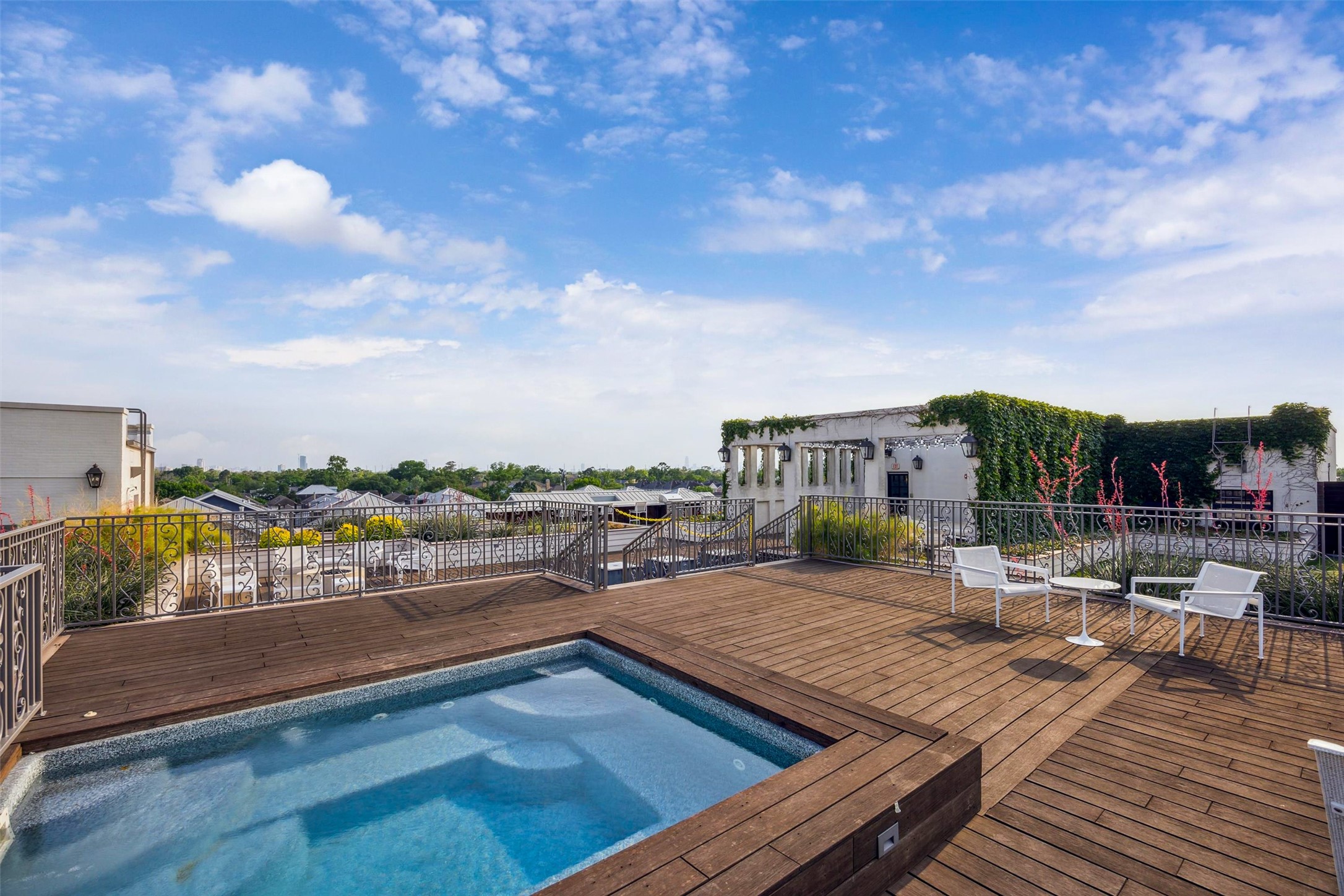  326 W 18th Street - 物件實景