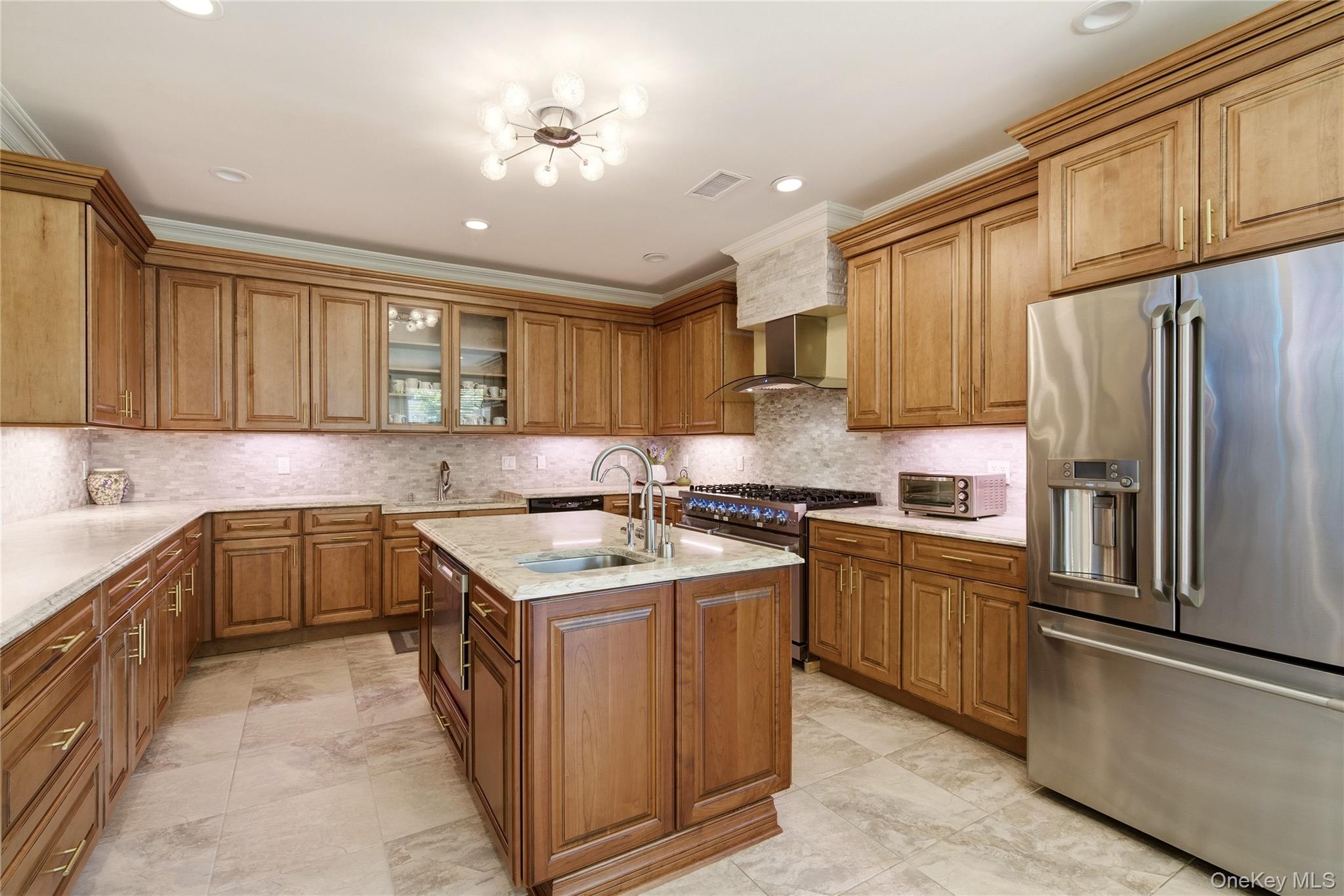  323 Baltustrol Circle, Roslyn, NY, 11576 - 物件實景