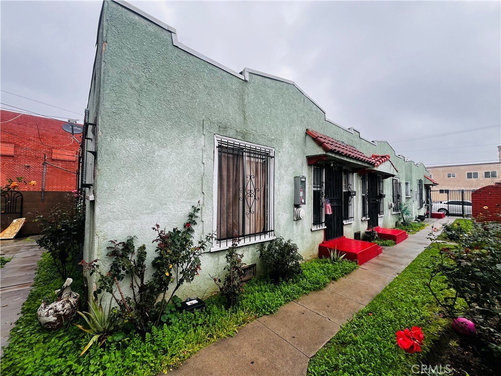 Los Angeles, California, 90003, United States, 12 Bedrooms Bedrooms, ,Residential,For Sale,2009676