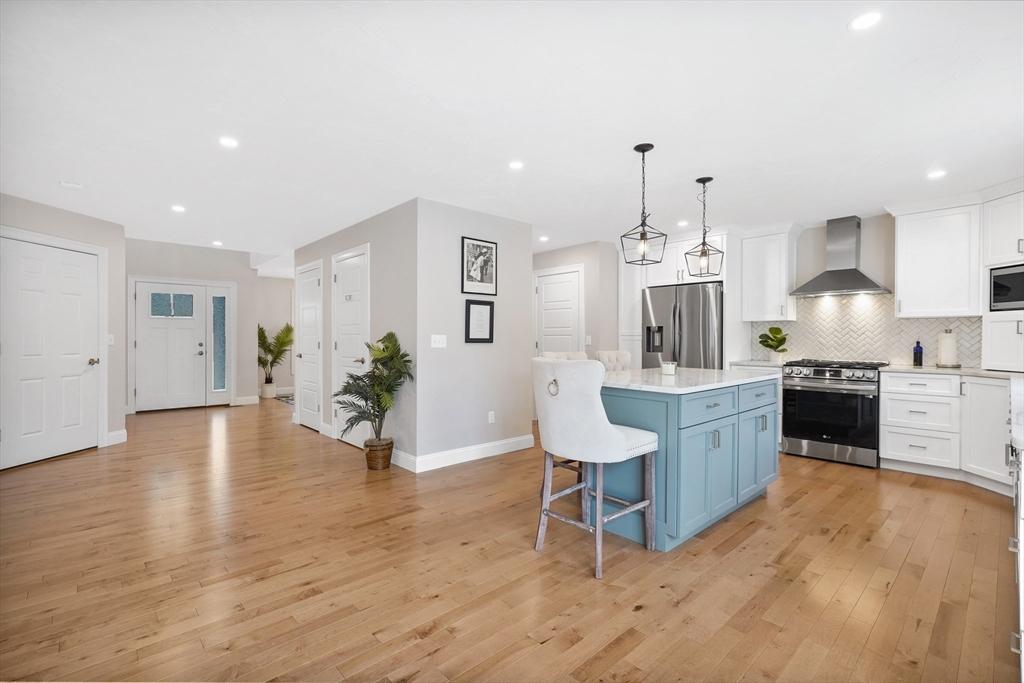 Sturbridge, Massachusetts, 01566, United States, 4 Bedrooms Bedrooms, ,4 BathroomsBathrooms,Residential,For Sale,1801654