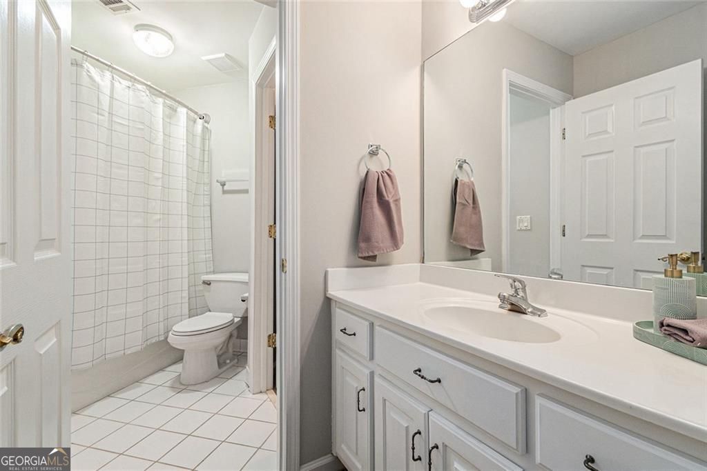 FLOWERY BRANCH, Georgia, 30542, United States, 5 Bedrooms Bedrooms, ,5 BathroomsBathrooms,Residential,For Sale,1894604