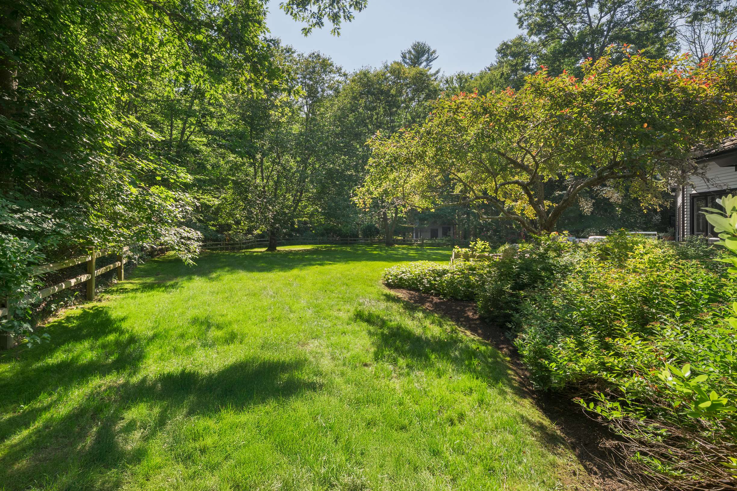  Elegant Shingled Maine Cottage with Modern Flair on 2.63 Acres in York - 物件實景