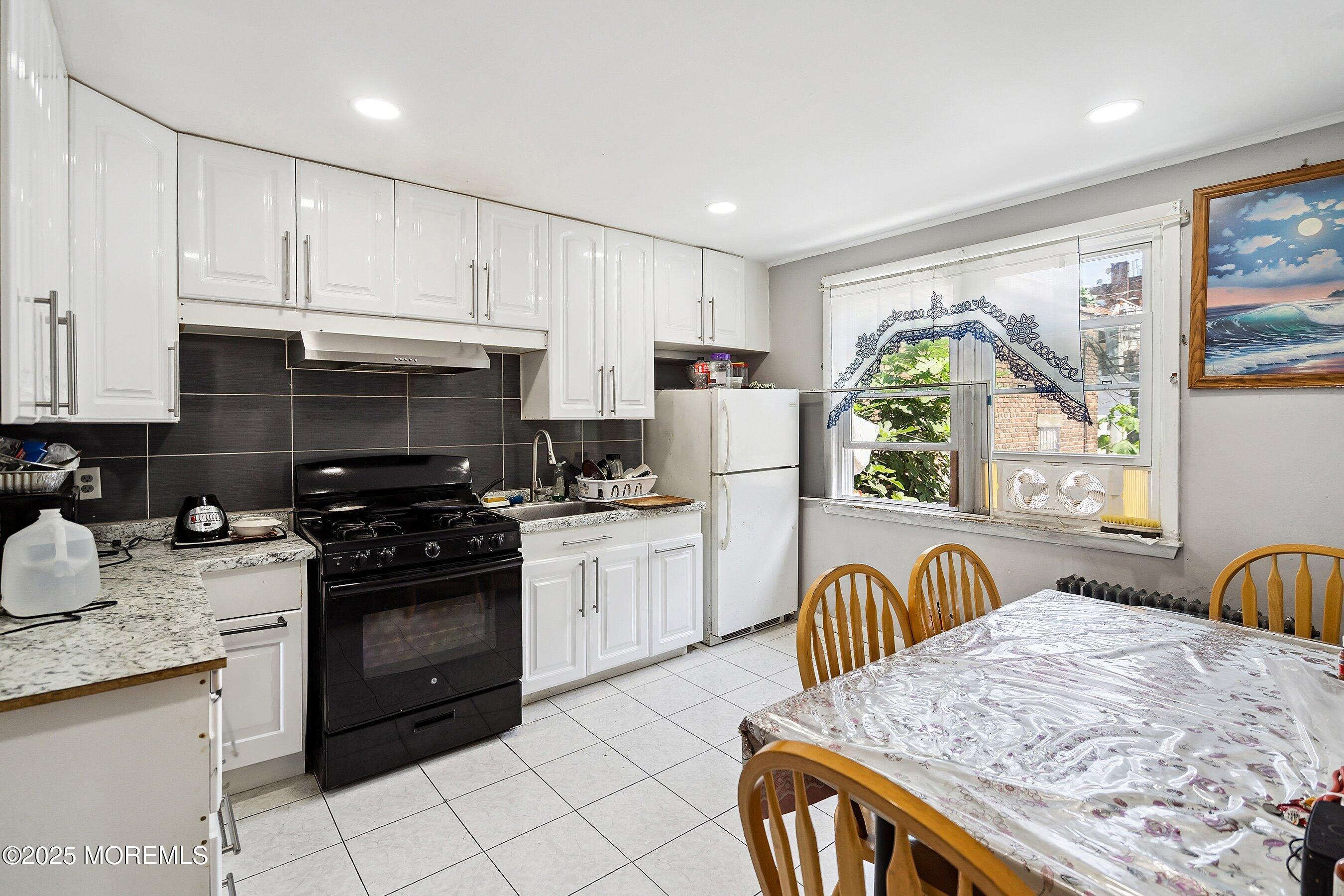 Jersey City, New Jersey, 07307, United States, 7 Bedrooms Bedrooms, ,4 BathroomsBathrooms,Residential,For Sale,1904404