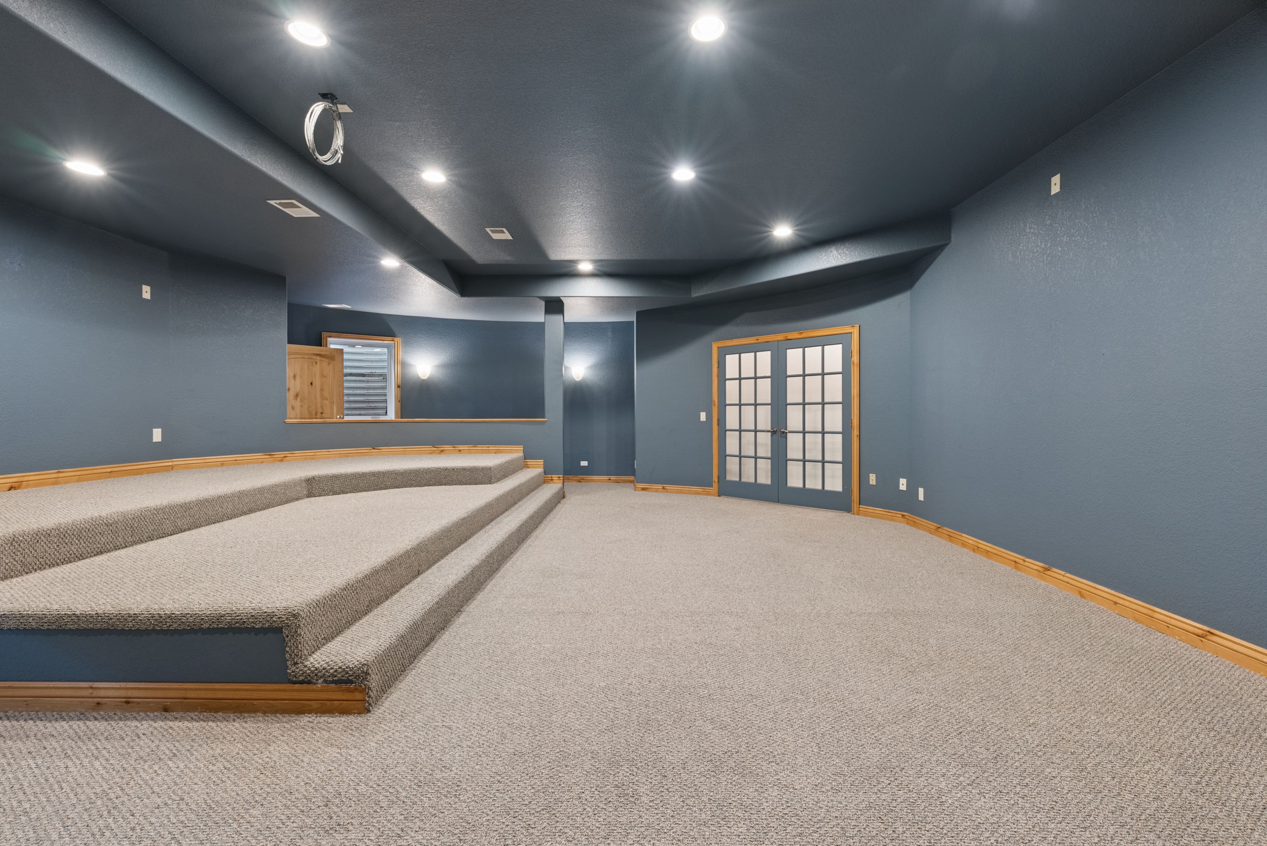  2895 S Cook Street  Finished Walkout Home - 物件實景