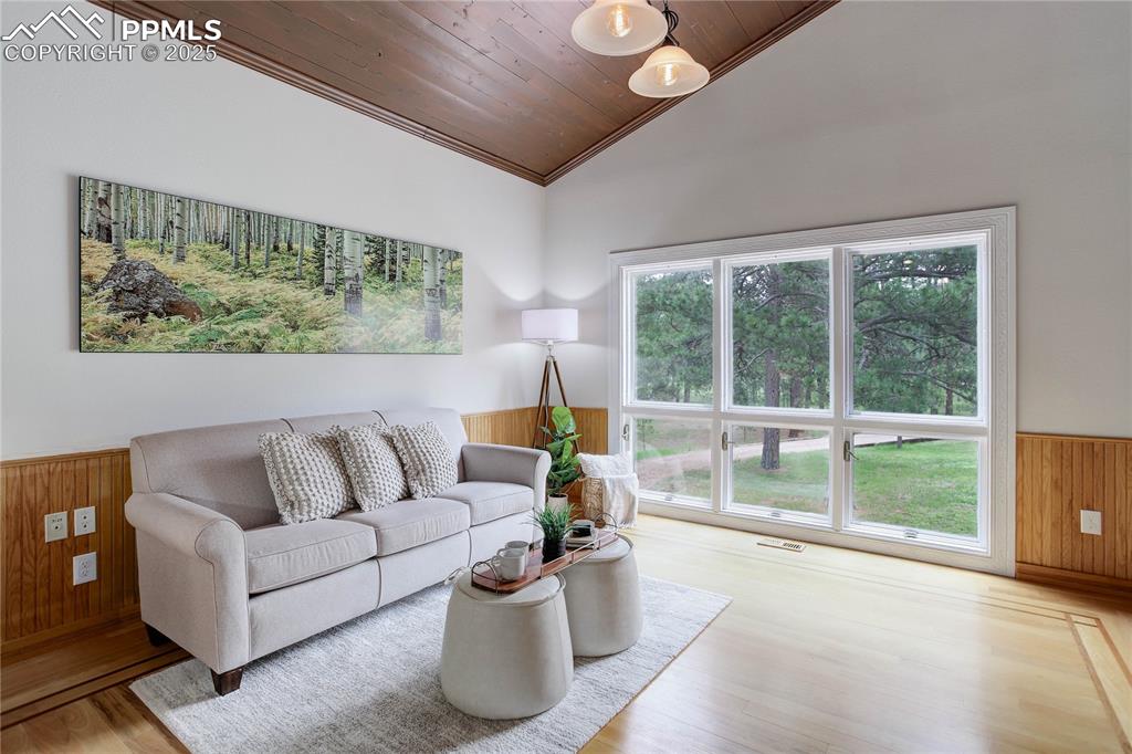 Colorado Springs, Colorado, 80908, United States, 3 Bedrooms Bedrooms, ,1 BathroomBathrooms,Residential,For Sale,1836722