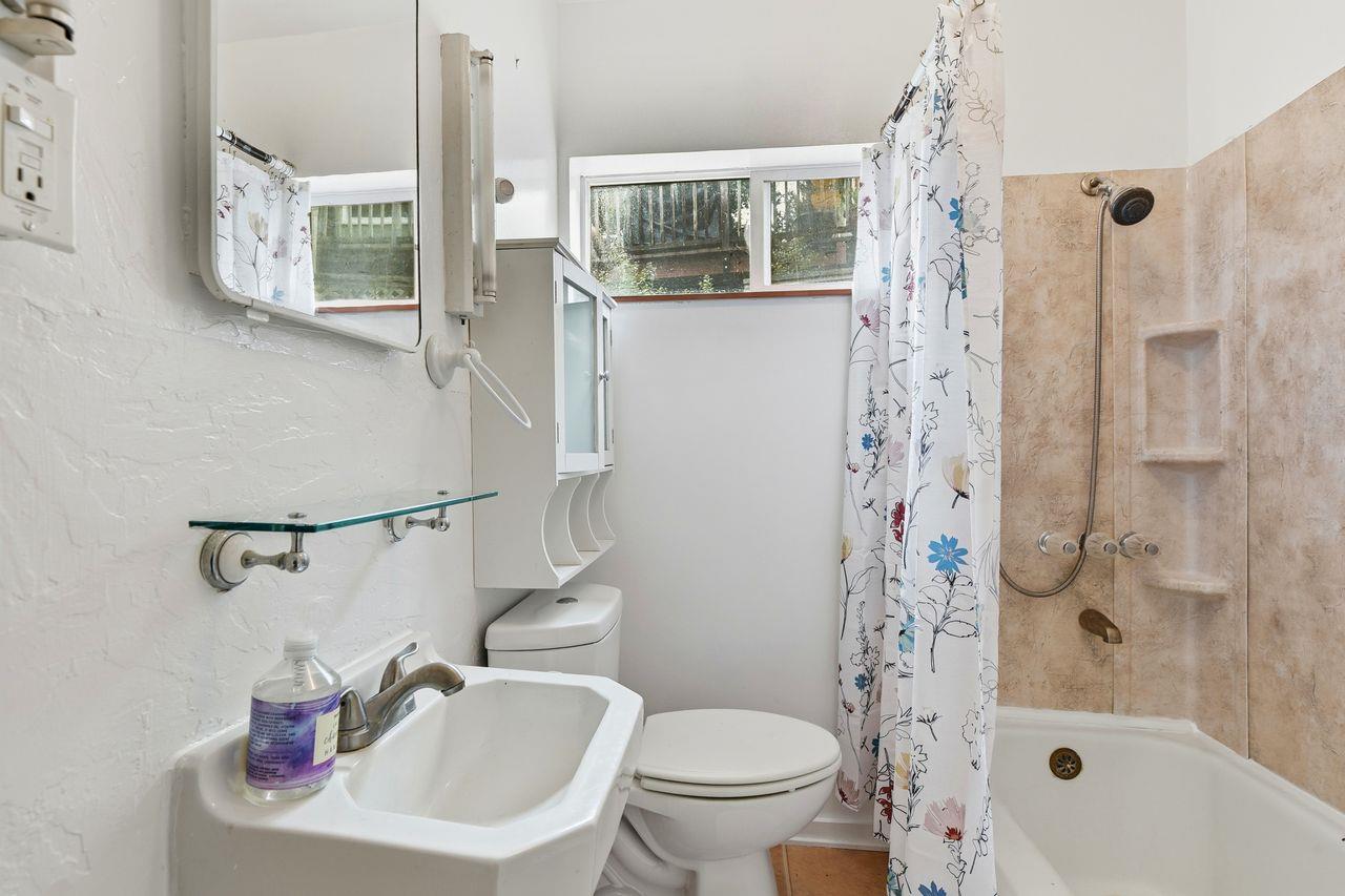 La Honda, California, 94020, United States, 1 Bedroom Bedrooms, ,1 BathroomBathrooms,Residential,For Sale,1989093