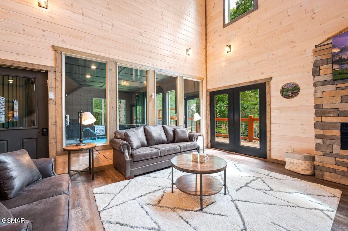 Gatlinburg, Tennessee, 37738, United States, 4 Bedrooms Bedrooms, ,5 BathroomsBathrooms,Residential,For Sale,2048286