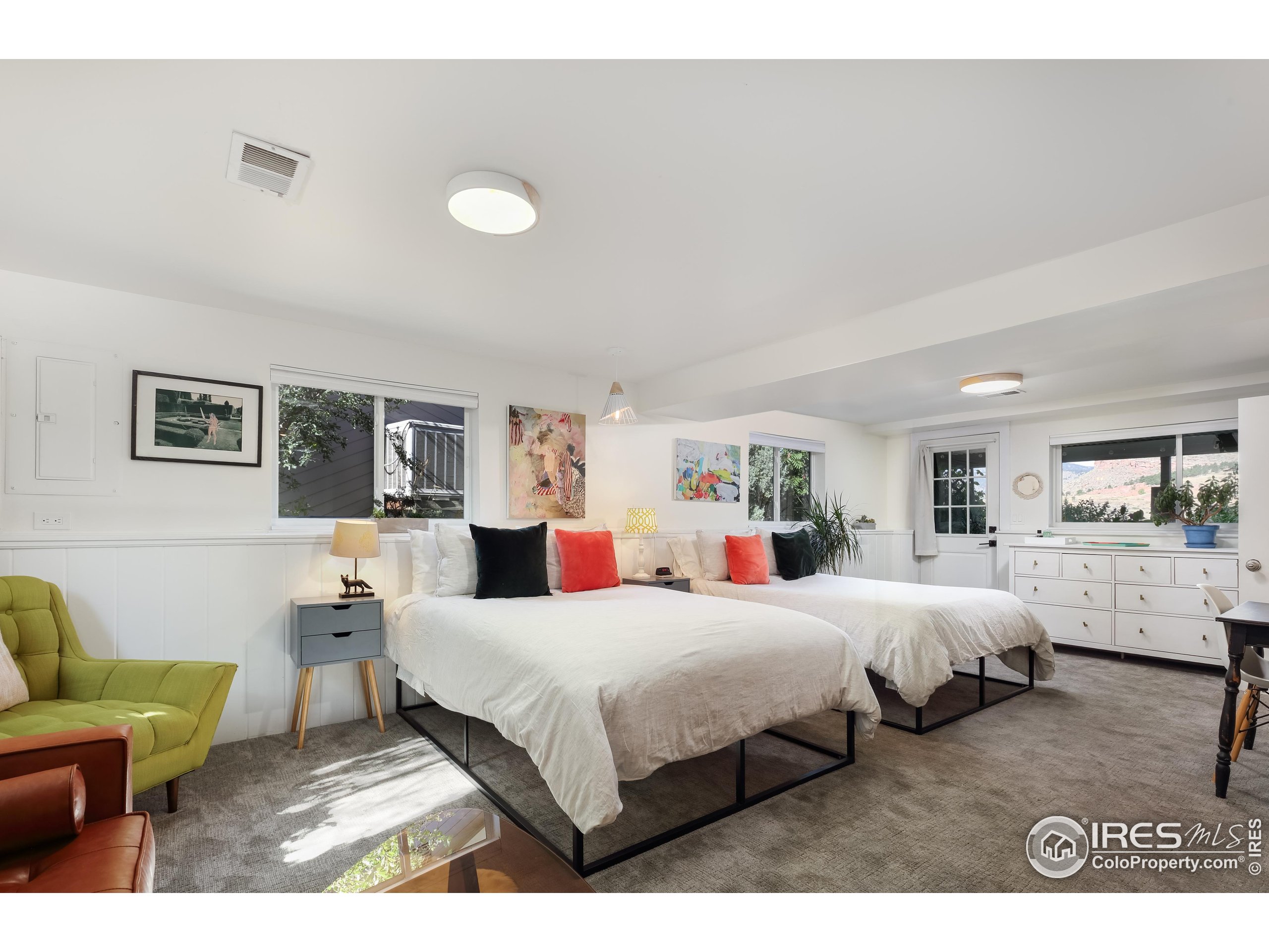 Lyons, Colorado, 80540, United States, 4 Bedrooms Bedrooms, ,2 BathroomsBathrooms,Residential,For Sale,1926189