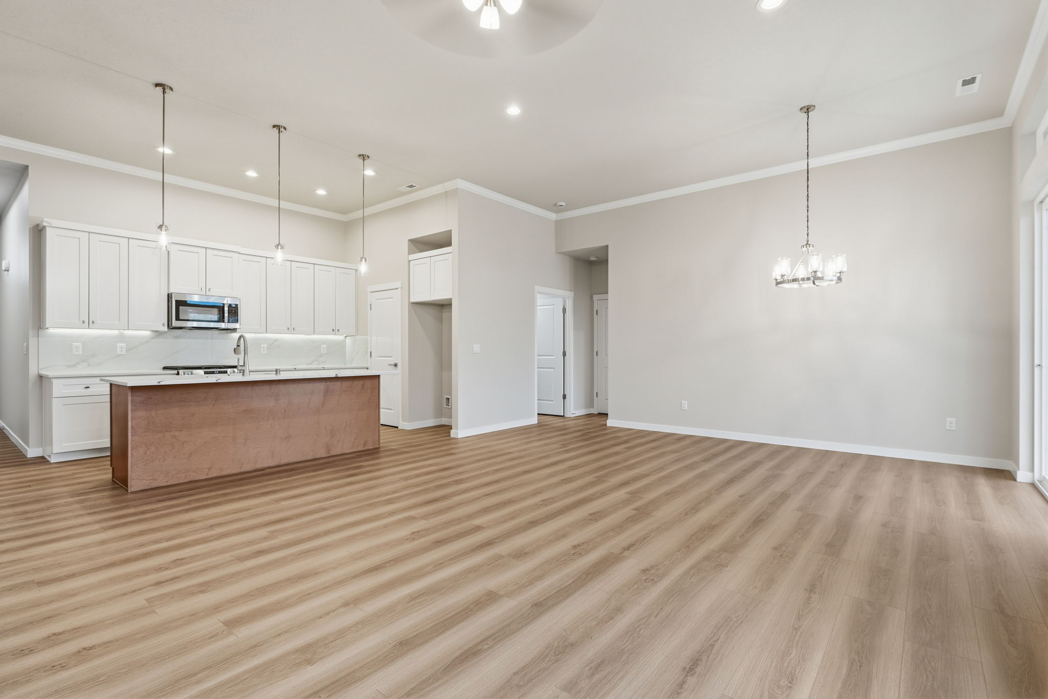  Open and Light Filled Floorplan - 物件實景