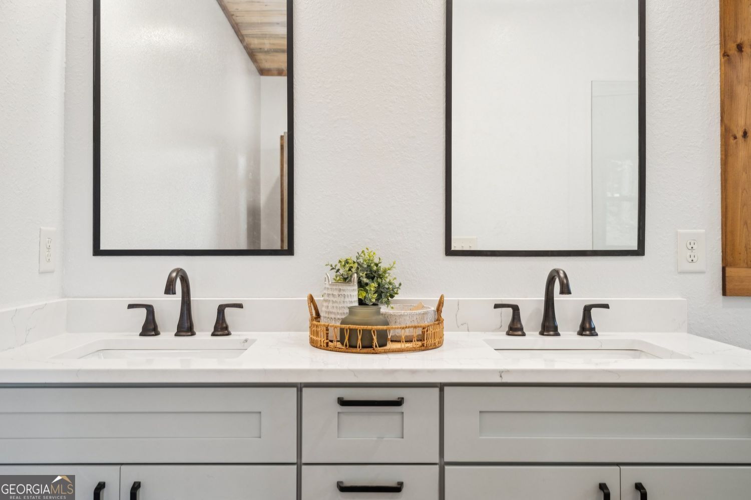 Mineral Bluff, Georgia, 30559, United States, 4 Bedrooms Bedrooms, ,4 BathroomsBathrooms,Residential,For Sale,1962222