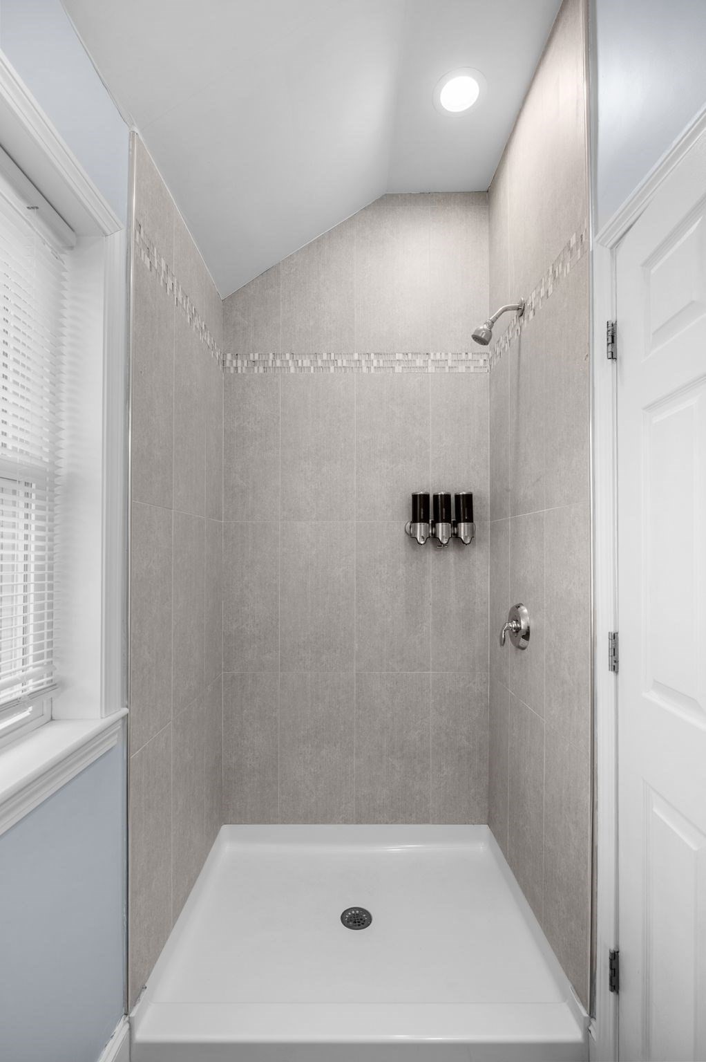 Revere, Massachusetts, 02151, United States, 2 Bedrooms Bedrooms, ,3 BathroomsBathrooms,Residential,For Sale,2008626