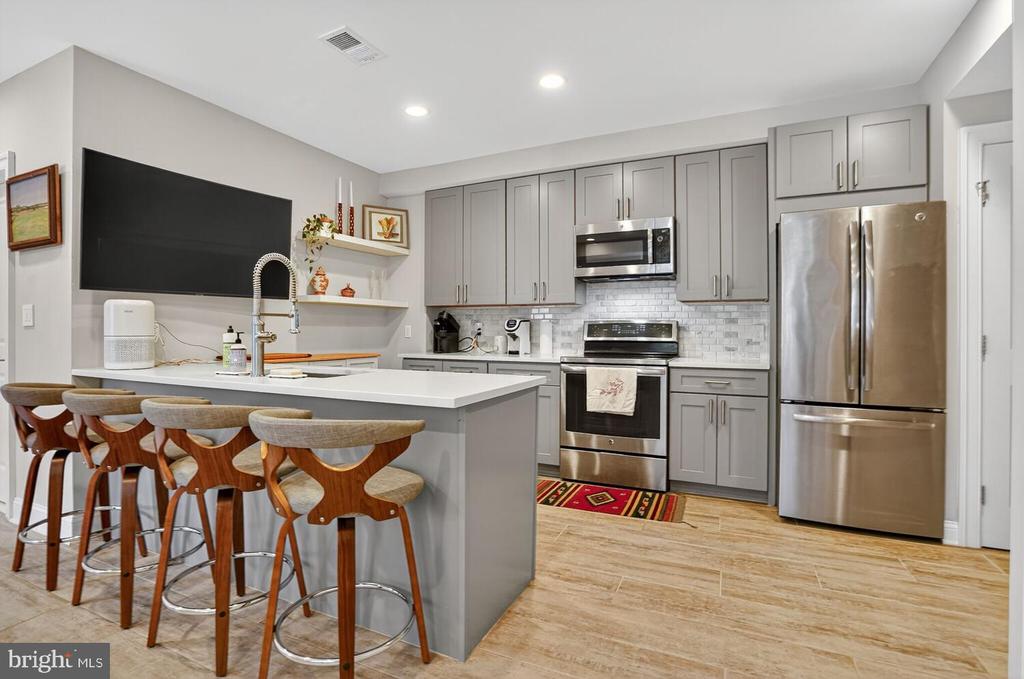 Washington, District of Columbia, 20002, United States, 2 Bedrooms Bedrooms, ,2 BathroomsBathrooms,Residential,For Sale,1984069