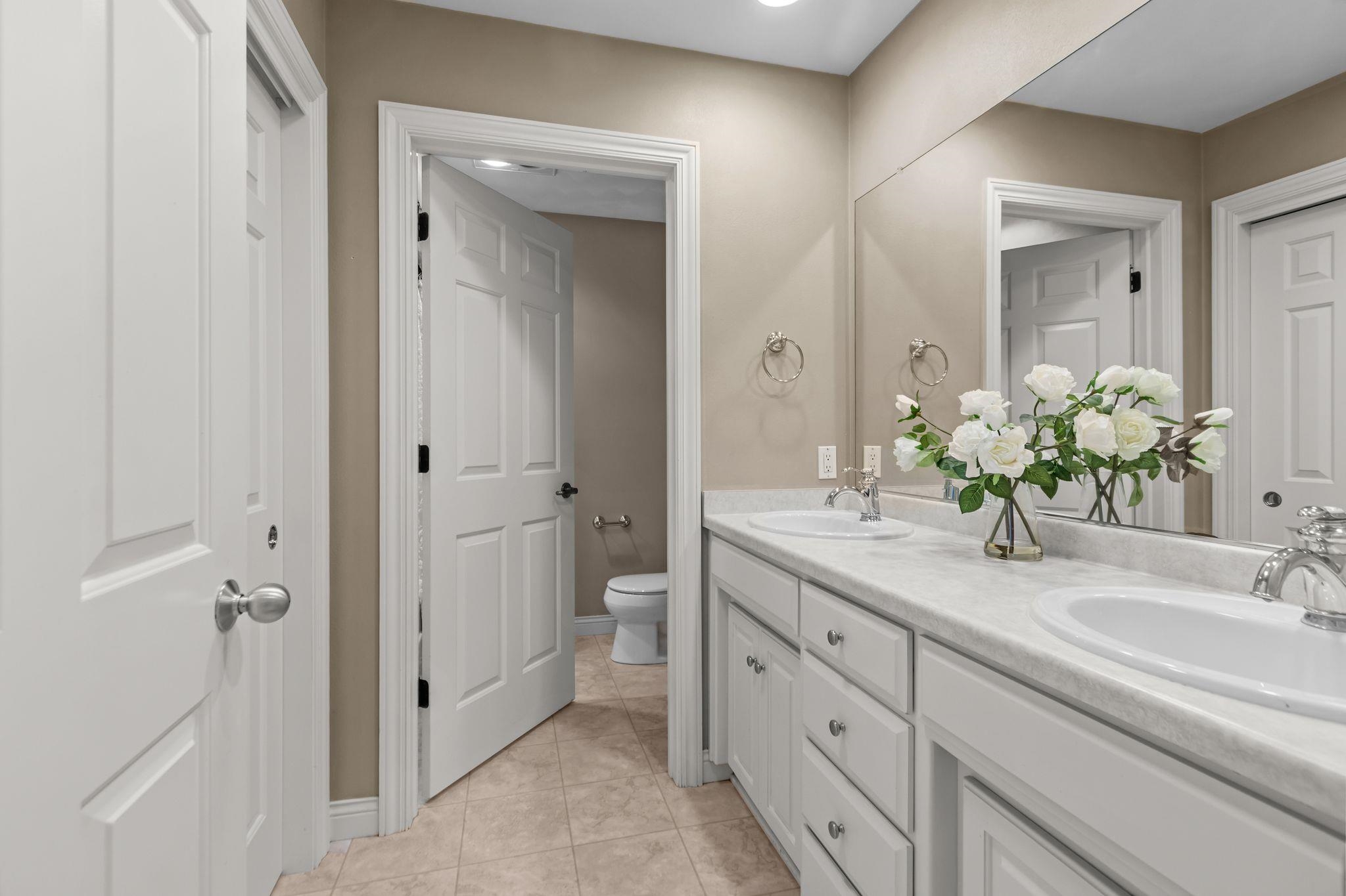 NEENAH, Wisconsin, 54956, United States, 4 Bedrooms Bedrooms, ,4 BathroomsBathrooms,Residential,For Sale,1955274