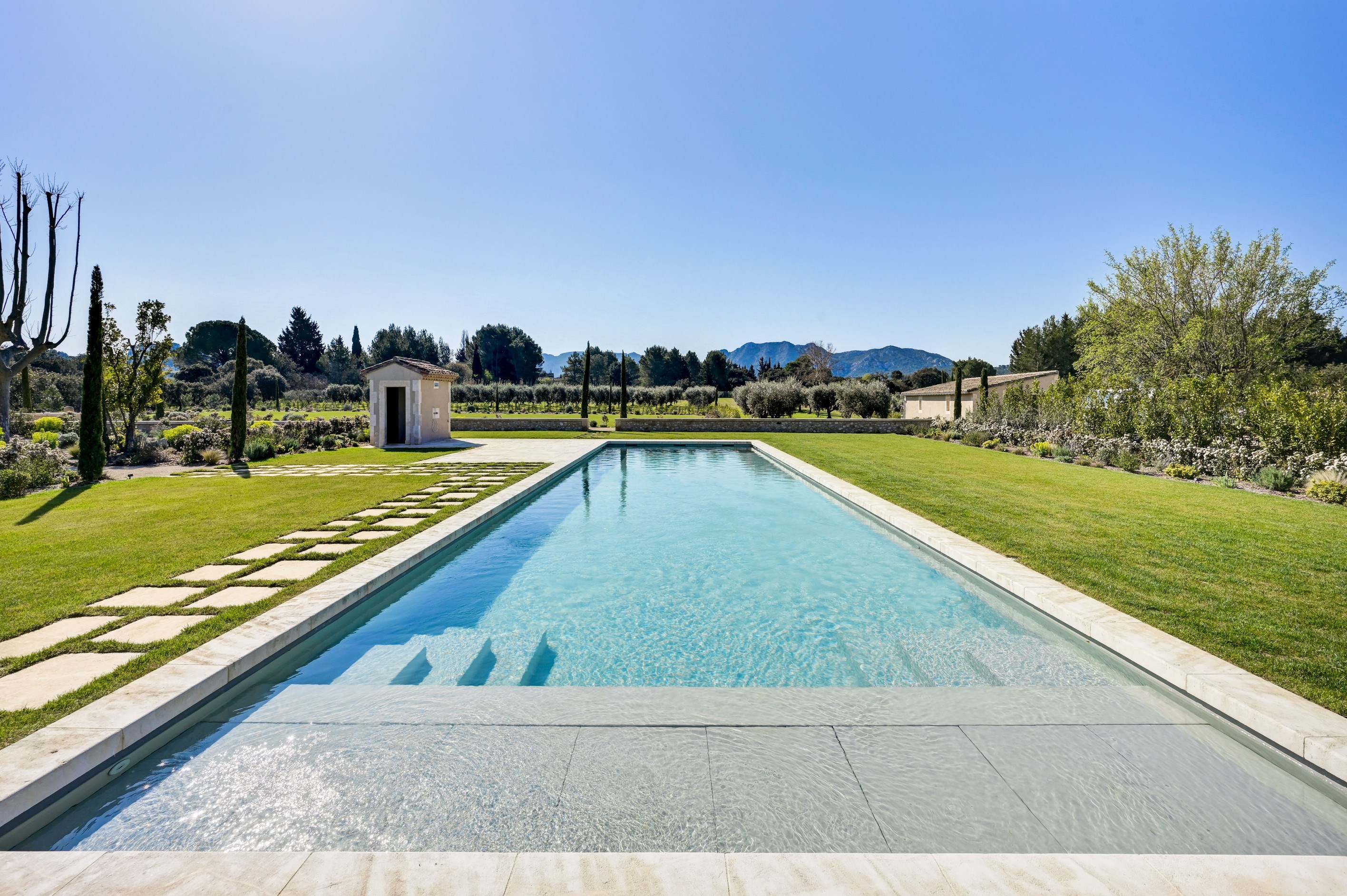  Renovated stone farmhouse with stunning views of the Alpilles, tennis court and… - 物件實景