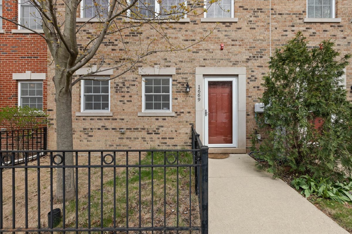 Evanston, Illinois, 60201, United States, 4 Bedrooms Bedrooms, ,3 BathroomsBathrooms,Residential,For Sale,1981115