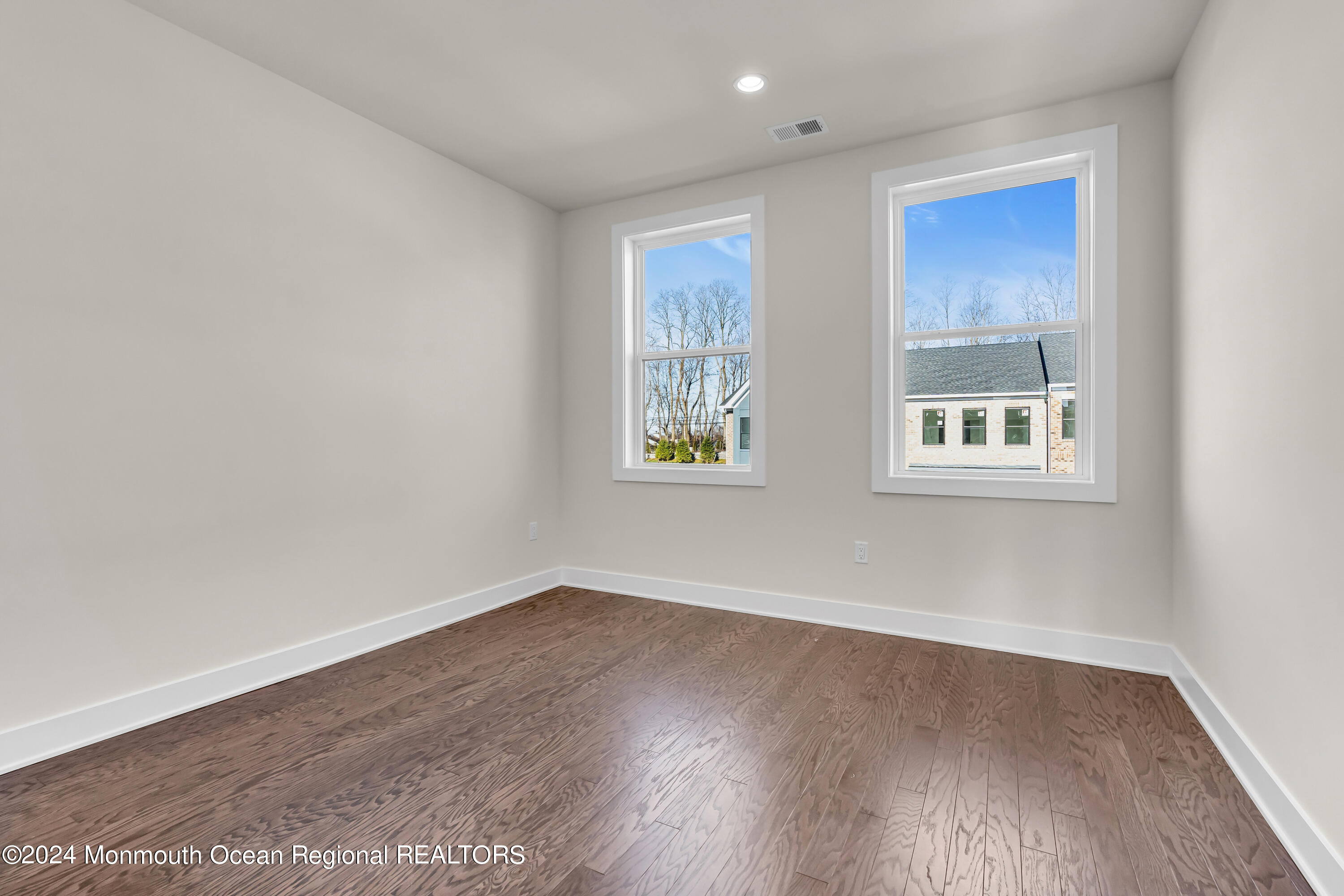 Middletown, New Jersey, 07748, United States, 4 Bedrooms Bedrooms, ,4 BathroomsBathrooms,Residential,For Sale,2001842