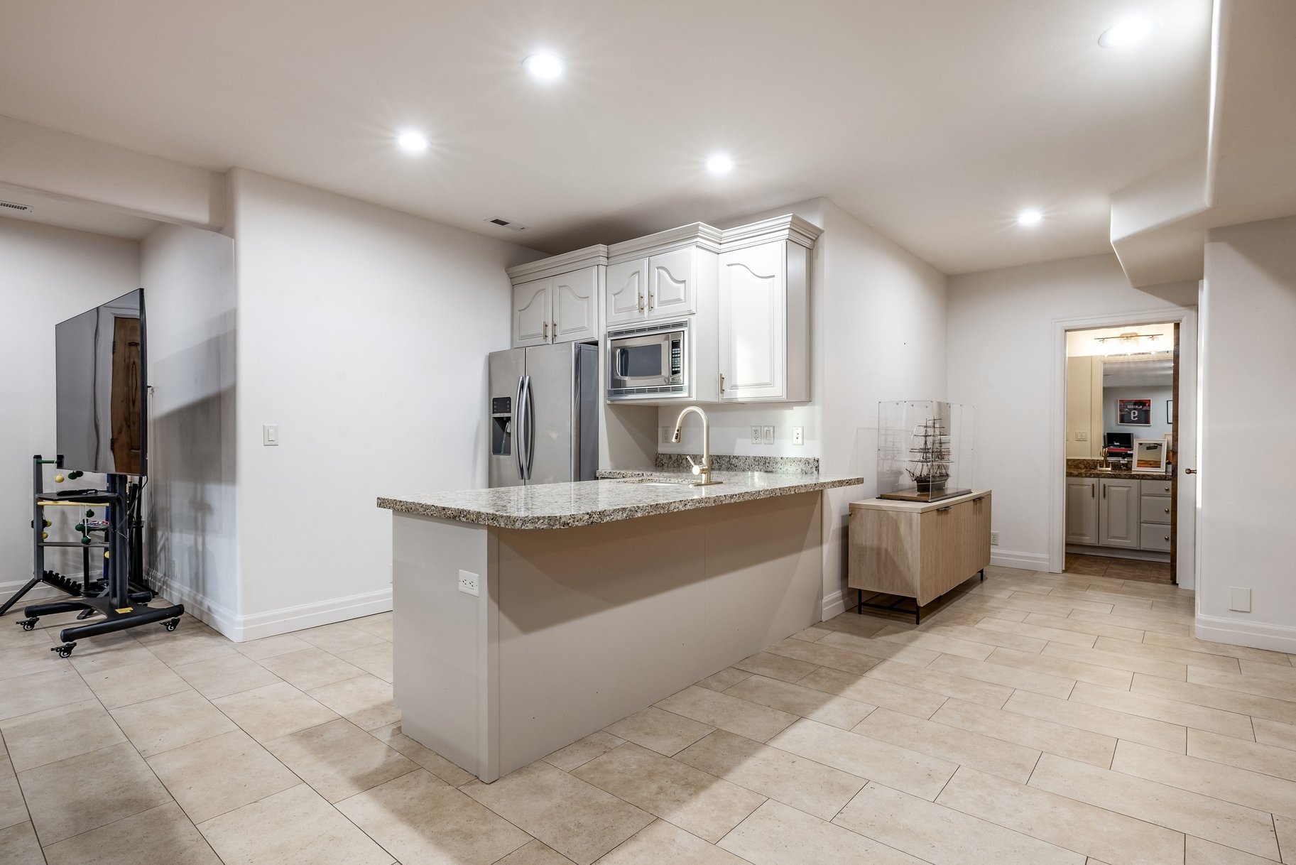  Custom 2-Story Parade Home with Dolphin Bolderscape Grotto Pool & 6 Car Garage - 物件實景