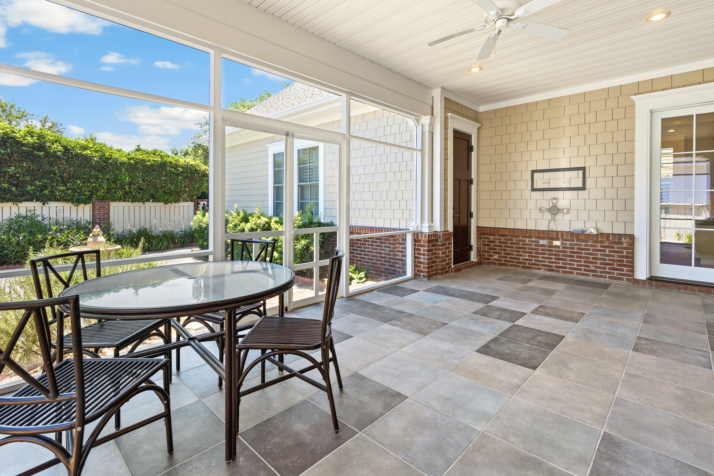  Charming Courtyard Home Designed for Relaxation and Entertaining - 物件實景