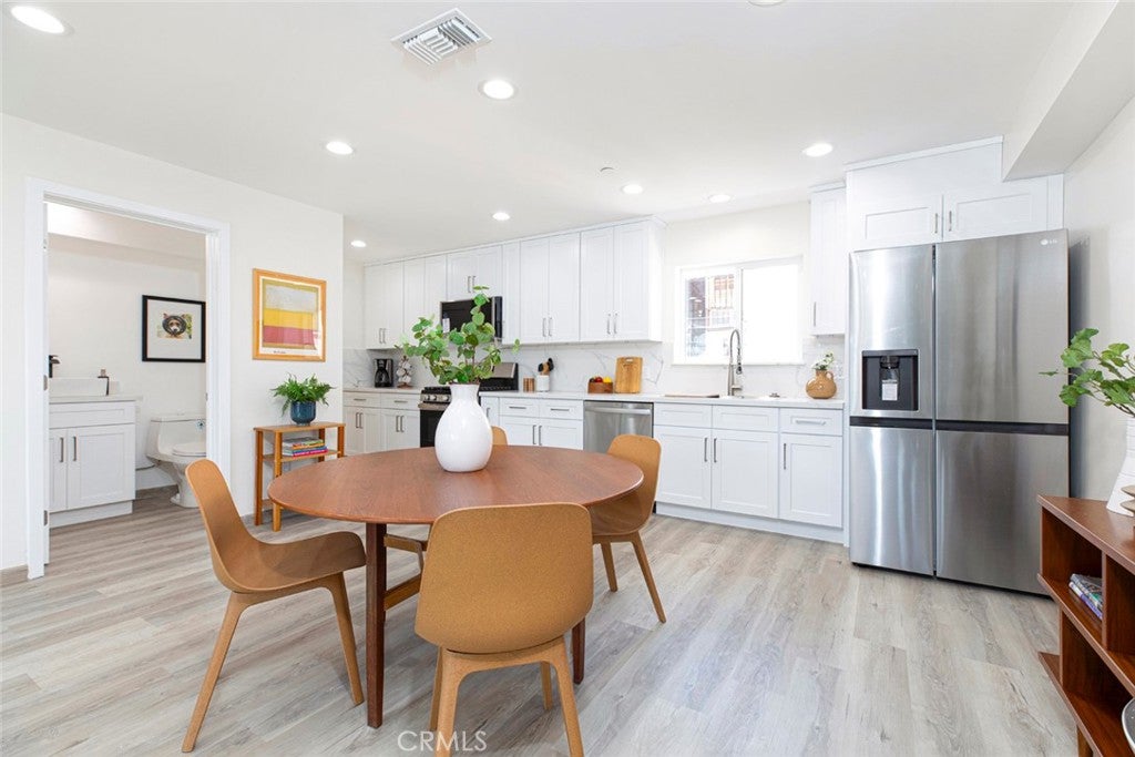 Los Angeles, California, 90027, United States, ,Residential,For Sale,1938959