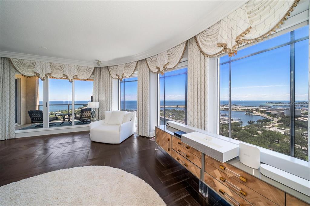 100 Beach Drive NE Unit 1900, St Petersburg, Florida, 33701, United States, 4 Bedrooms Bedrooms, ,6 BathroomsBathrooms,Residential,For Sale,100 Beach Drive NE Unit 1900,1618672