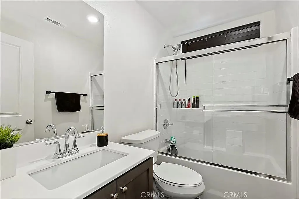 Victorville, California, 92392, United States, 5 Bedrooms Bedrooms, ,4 BathroomsBathrooms,Residential,For Sale,1984455