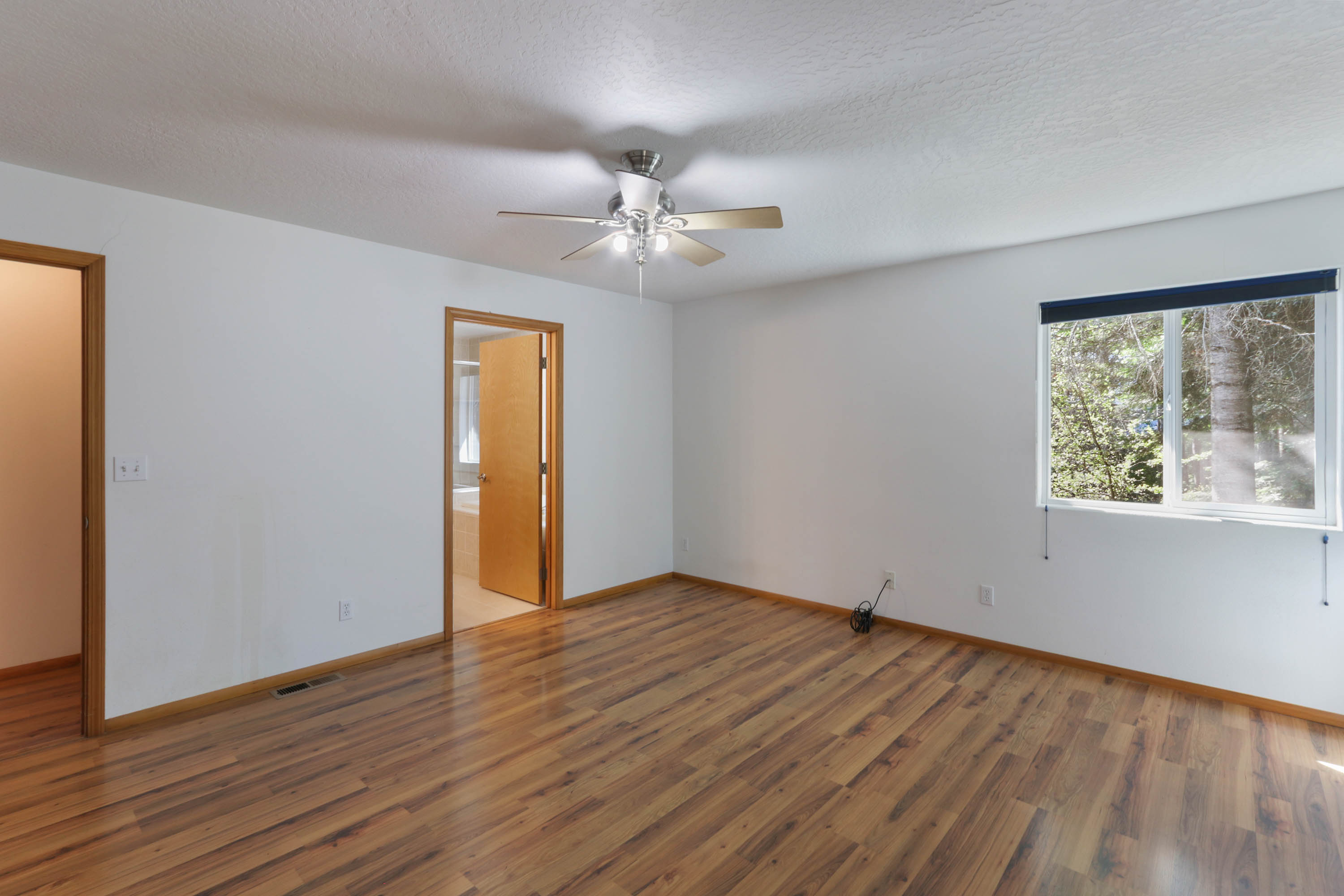 Sandpoint, Idaho, 83864, United States, 3 Bedrooms Bedrooms, ,2 BathroomsBathrooms,Residential,For Sale,1936853