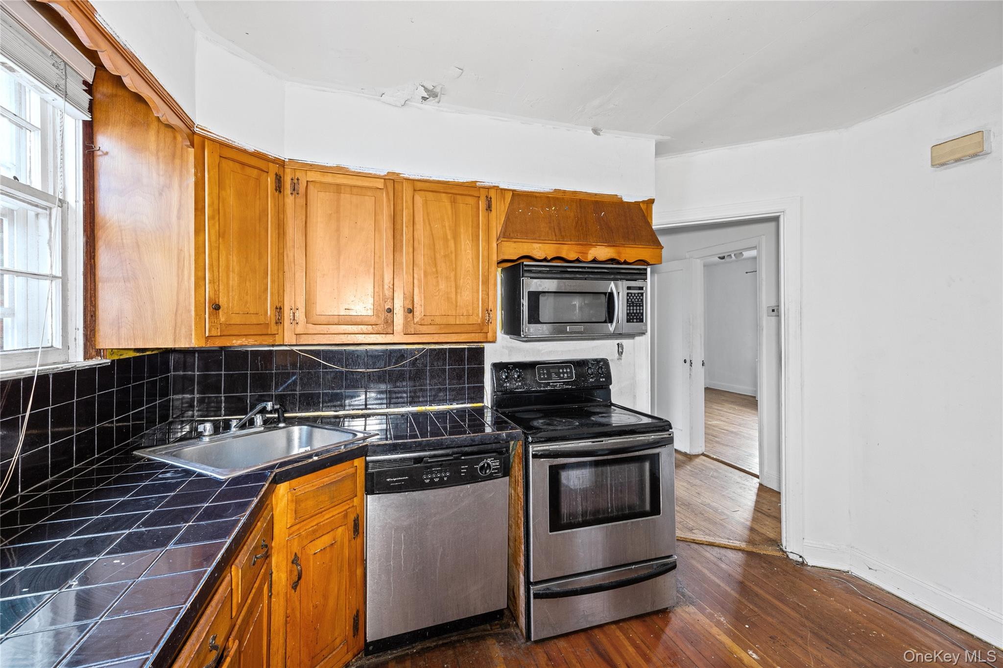 Uniondale, New York, 11553, United States, 4 Bedrooms Bedrooms, ,3 BathroomsBathrooms,Residential,For Sale,2049271
