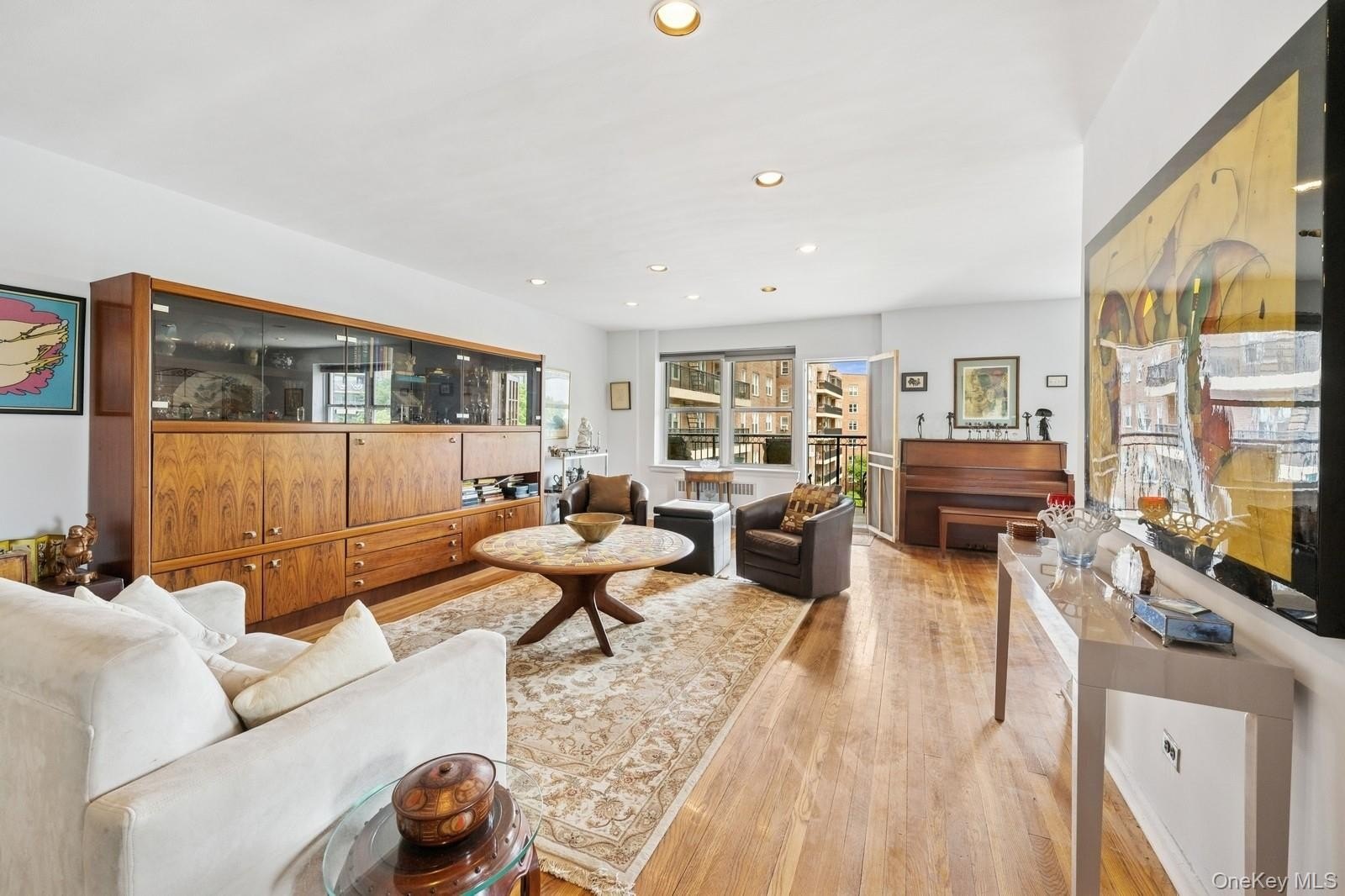 Beechhurst, New York, 11357, United States, 3 Bedrooms Bedrooms, ,2 BathroomsBathrooms,Residential,For Sale,1980845