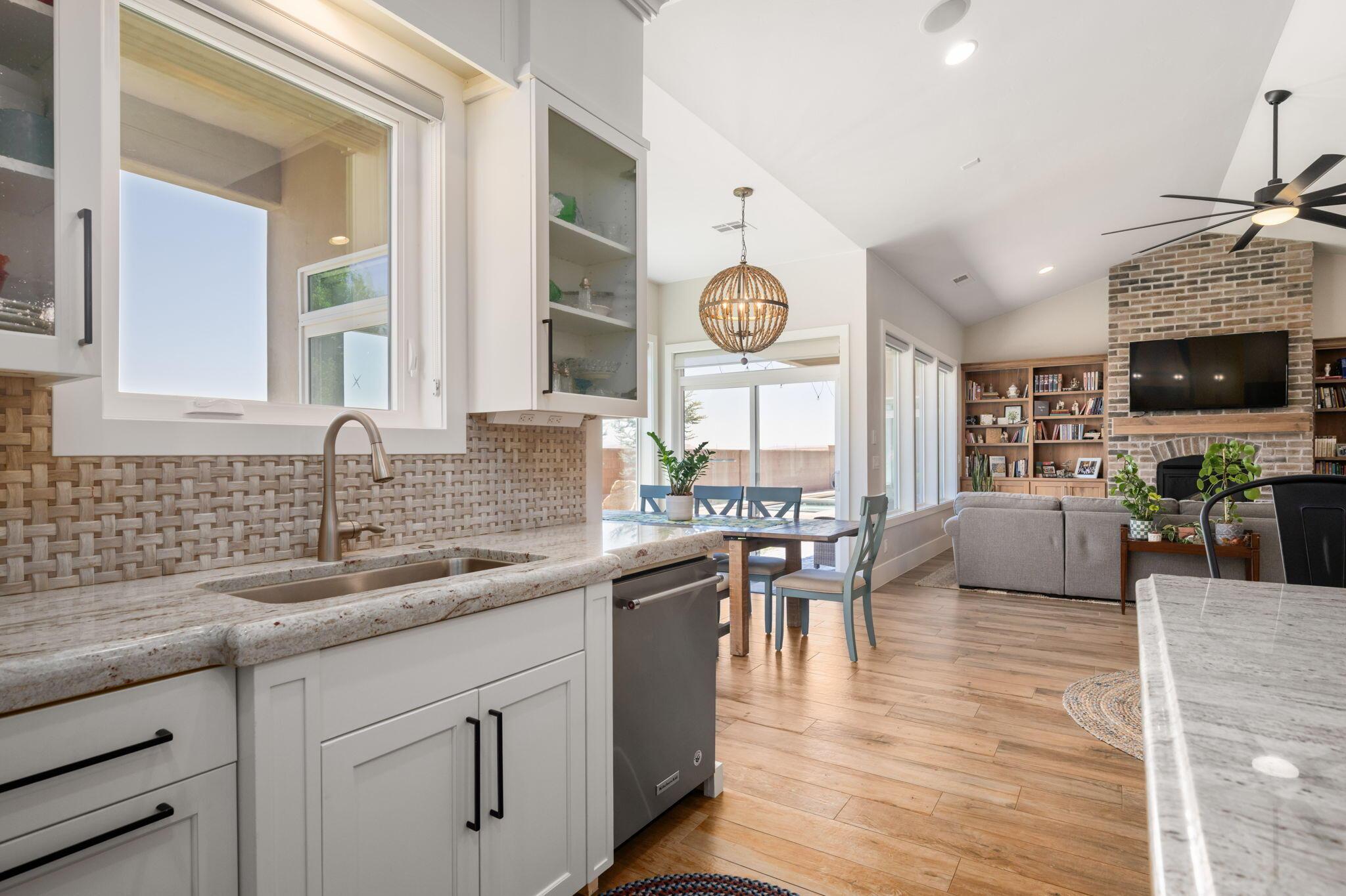 Hurricane, Utah, 84737, United States, 6 Bedrooms Bedrooms, ,6 BathroomsBathrooms,Residential,For Sale,1977381