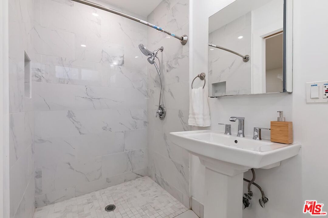 Los Angeles, California, 90064, United States, 3 Bedrooms Bedrooms, ,2 BathroomsBathrooms,Residential,For Sale,1777643