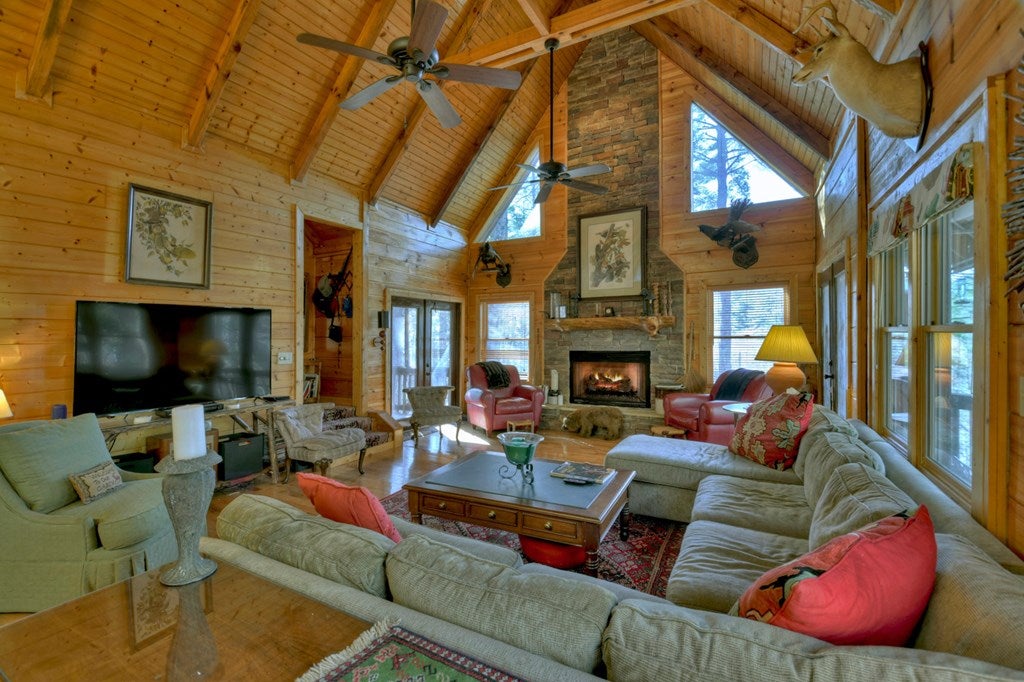 Blue Ridge, Georgia, 30513, United States, 5 Bedrooms Bedrooms, ,3 BathroomsBathrooms,Residential,For Sale,1858988